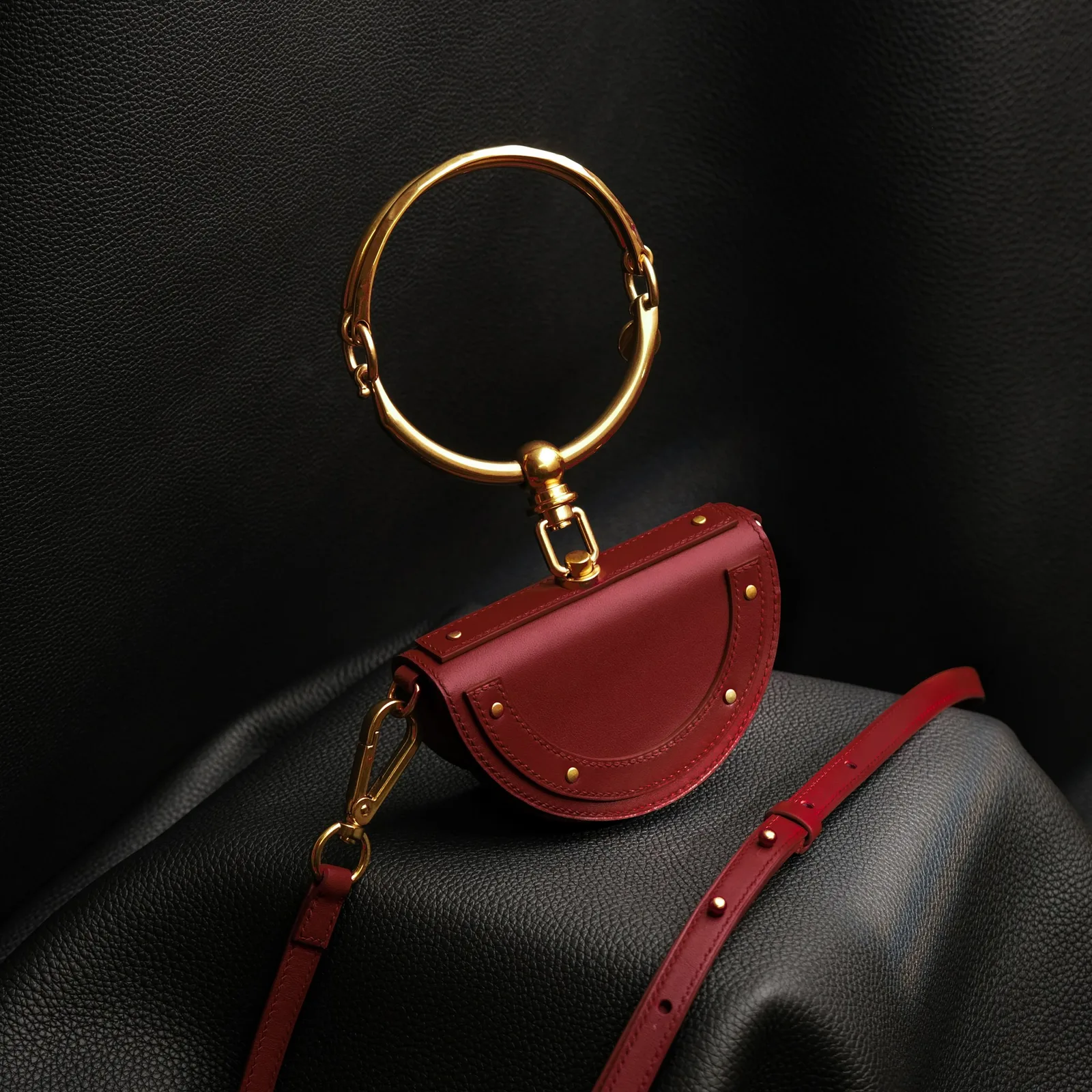 Ảnh Studio Túi xách nữ da bò dáng bán nguyệt quai vòng kim loại - Koi Leather