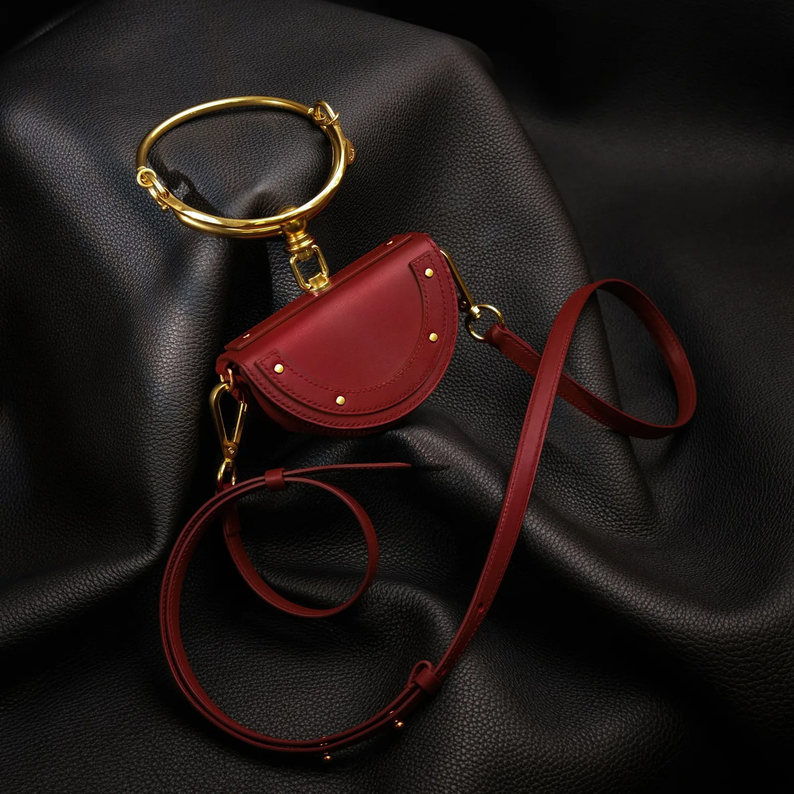 Ảnh Studio Túi xách nữ da bò dáng bán nguyệt quai vòng kim loại - Koi Leather