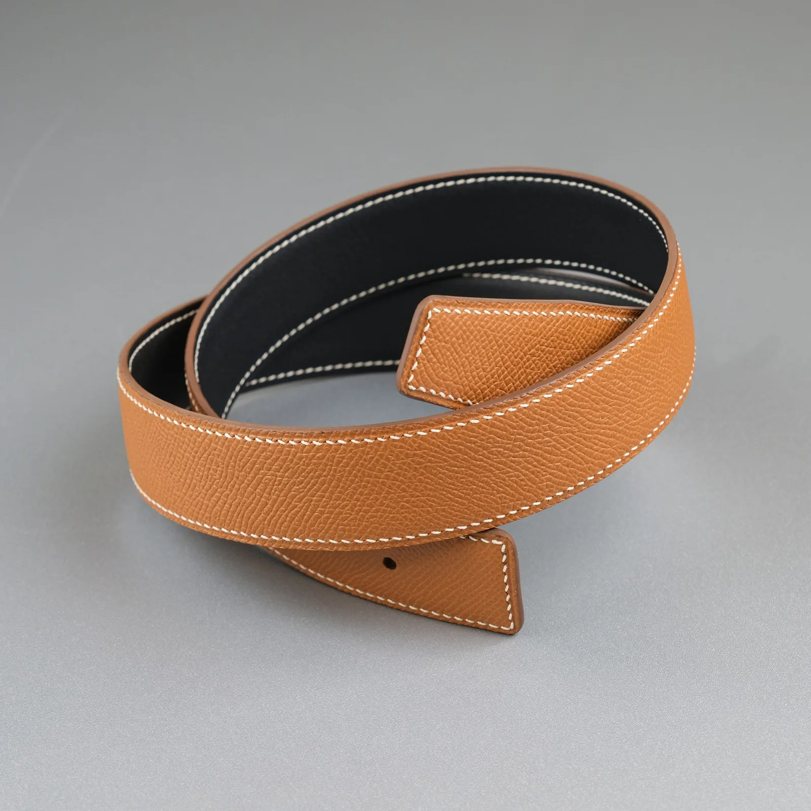Ảnh Studio Dây thắt lưng da Epsom hai mặt Gold và Navy - Koi Leather