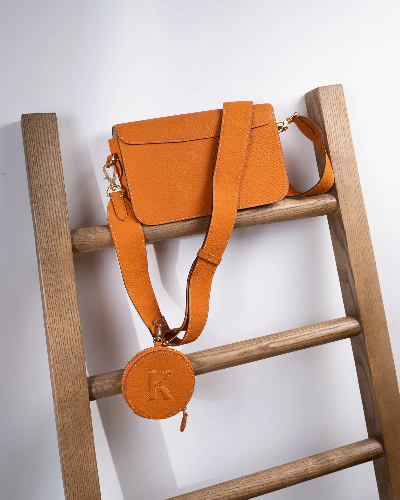 Ảnh Studio Túi Multibags Matame da bò Togo màu đen kèm ví tròn - Size 22 - Koi Leather
