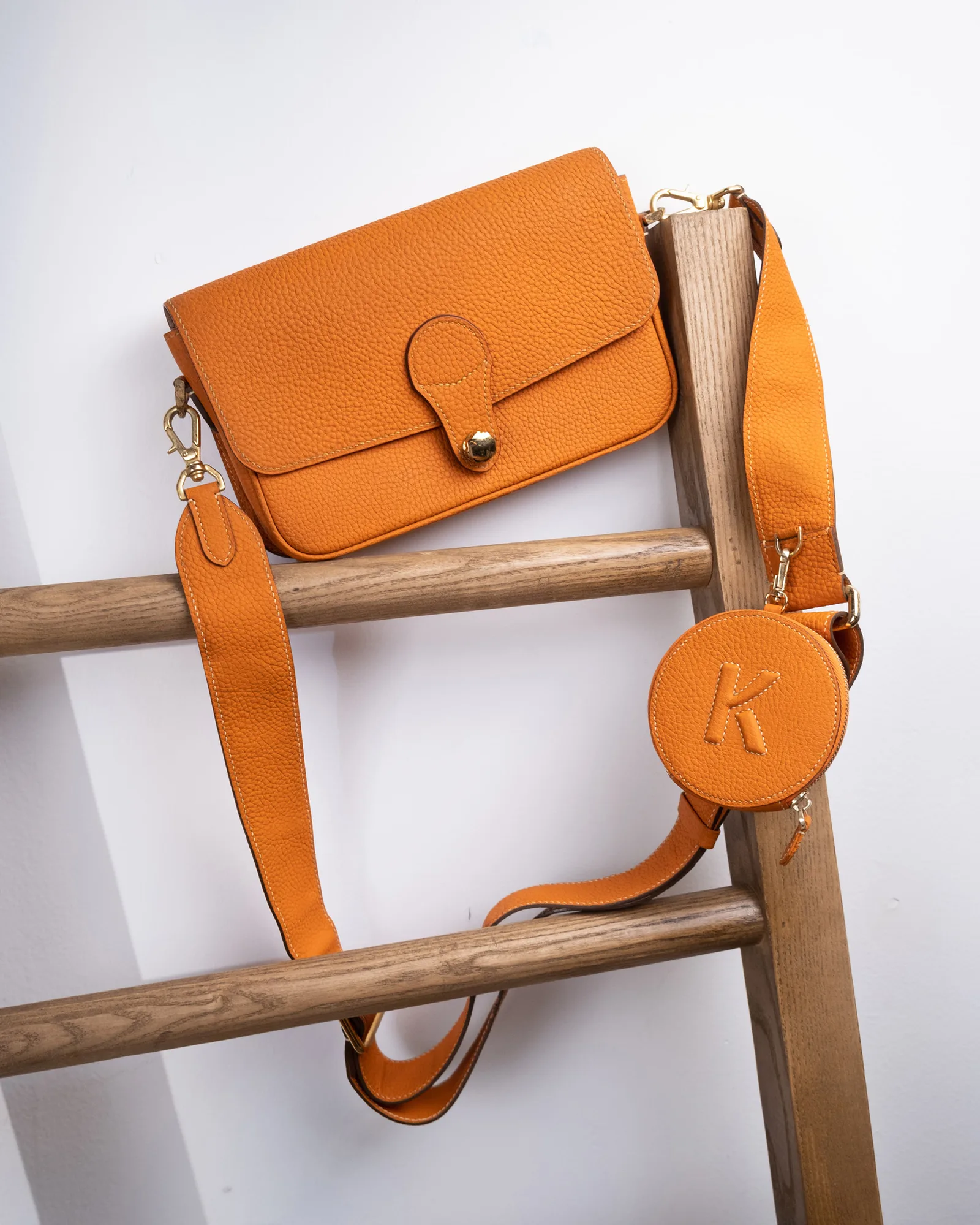 Ảnh Studio Túi Multibags Matame da bò Togo màu đen kèm ví tròn - Size 22 - Koi Leather
