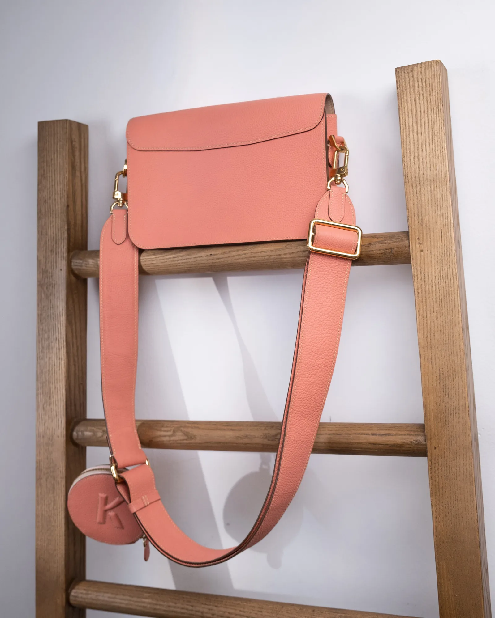 Ảnh Studio Túi Multibags Matame da bò Togo màu đen kèm ví tròn - Size 22 - Koi Leather