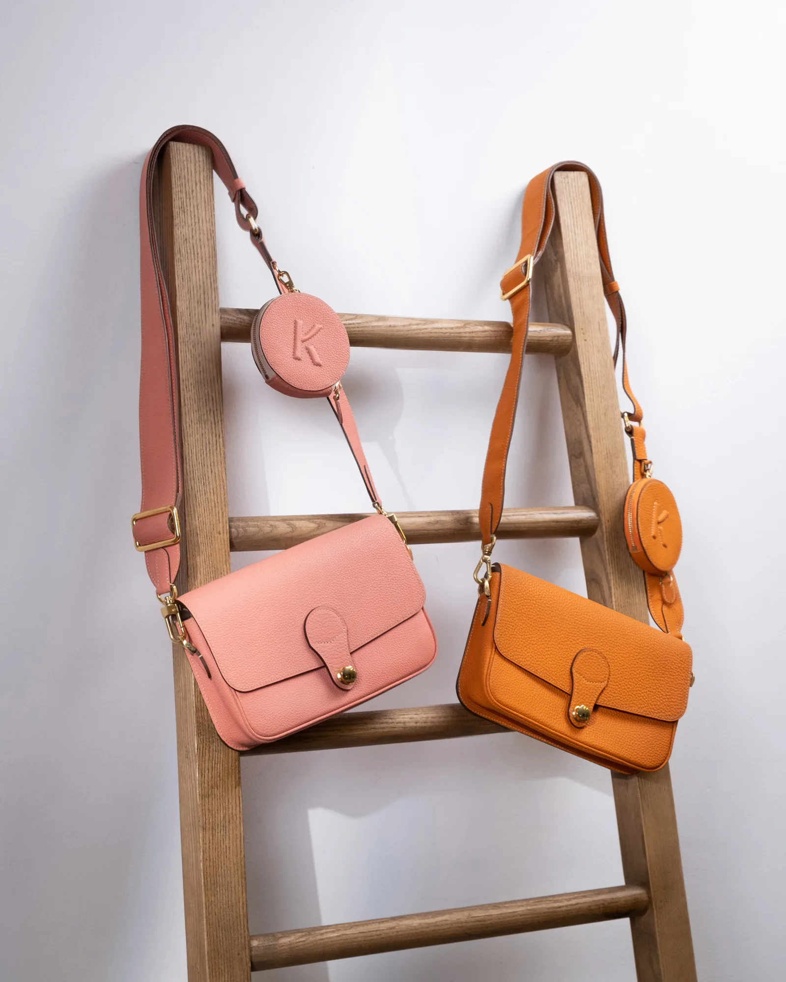 Ảnh Studio Túi Multibags Matame da bò Togo màu đen kèm ví tròn - Size 22 - Koi Leather