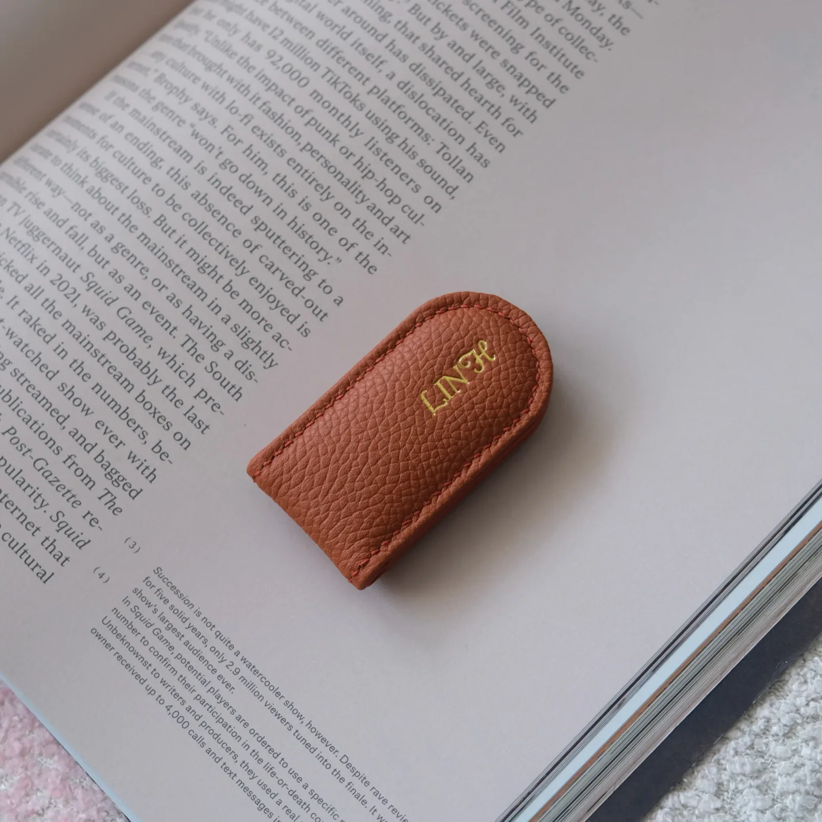 Ảnh Studio Moneyclip - KOI Leather