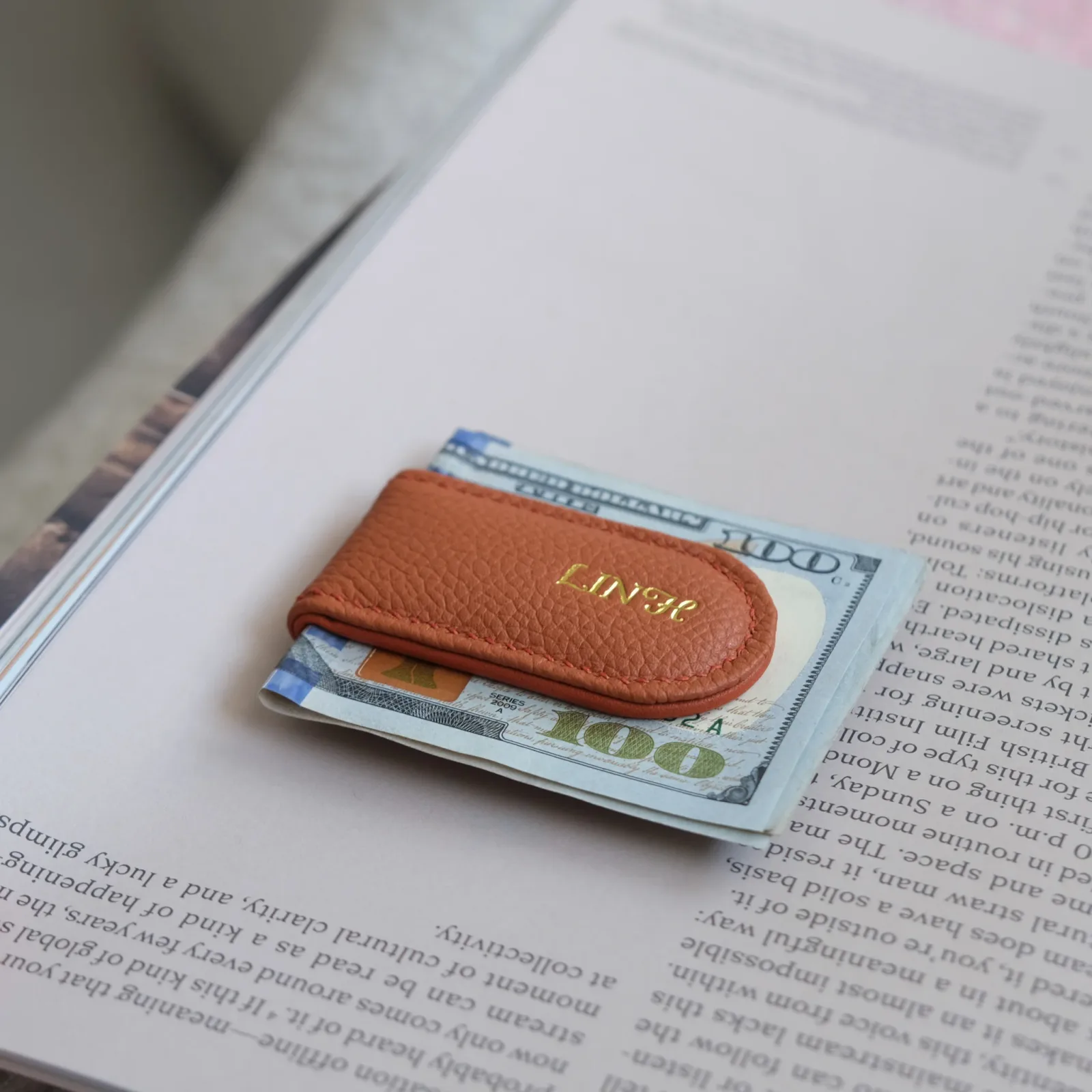 Ảnh Studio Moneyclip - KOI Leather