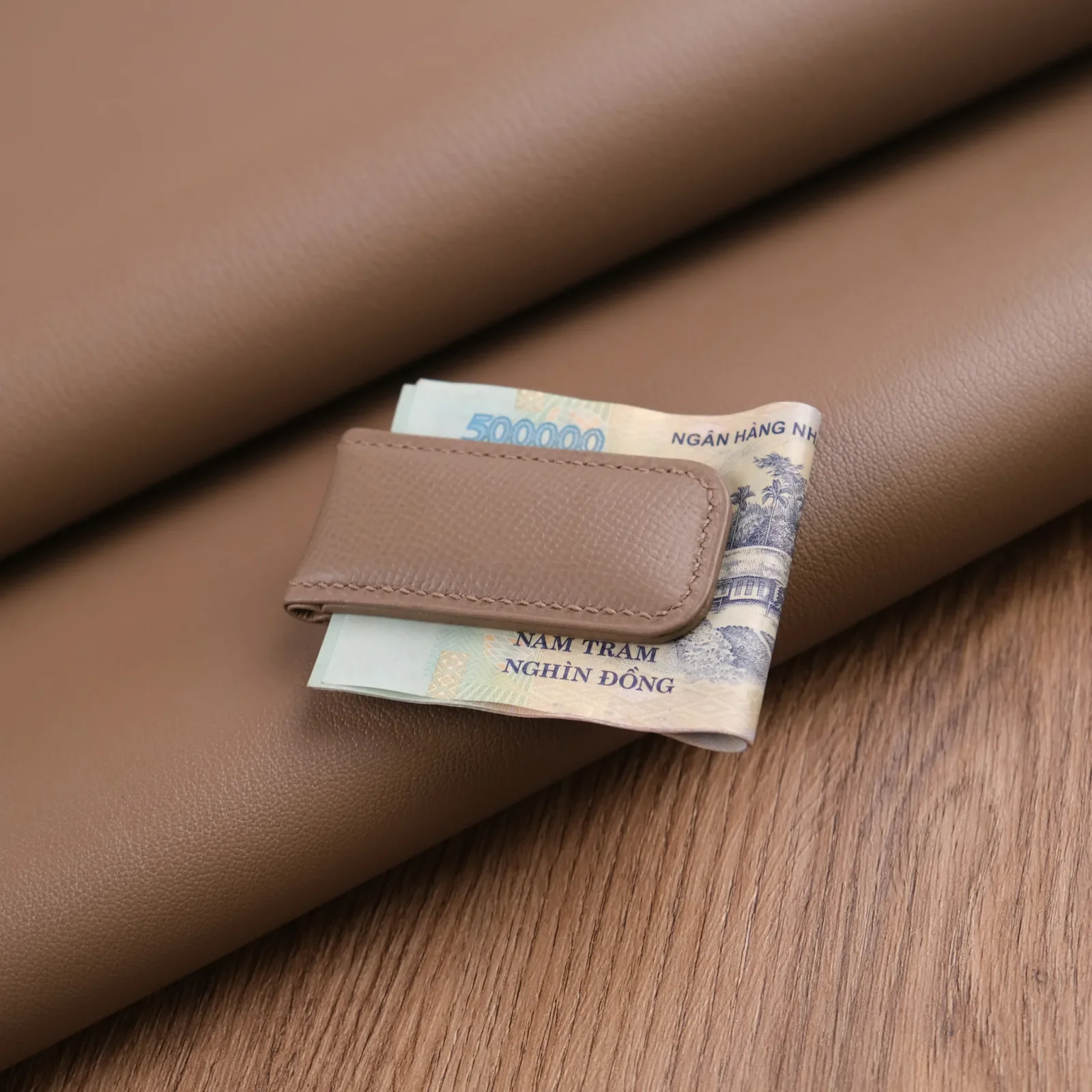 Ảnh Studio money clip etoupe - Koi Leather