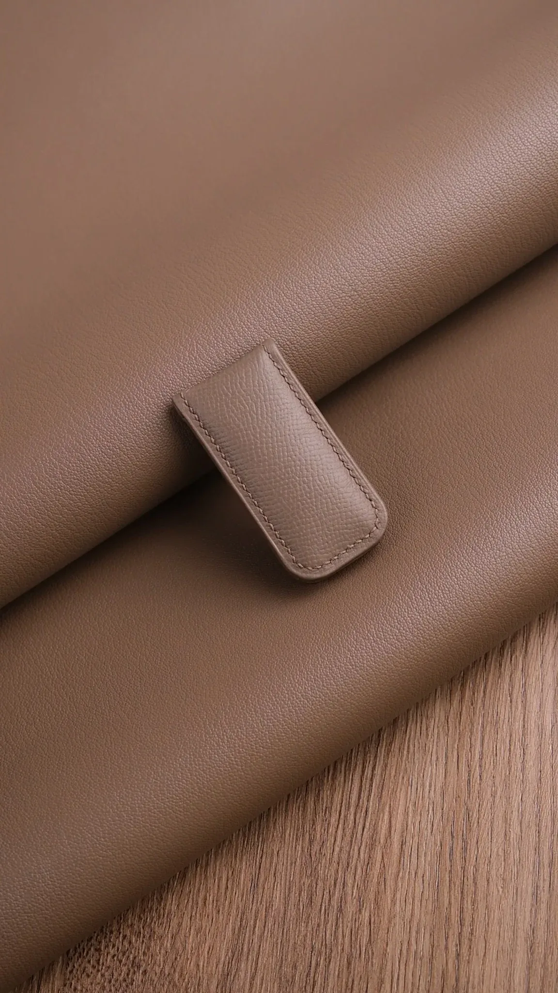Ảnh Studio money clip etoupe - Koi Leather