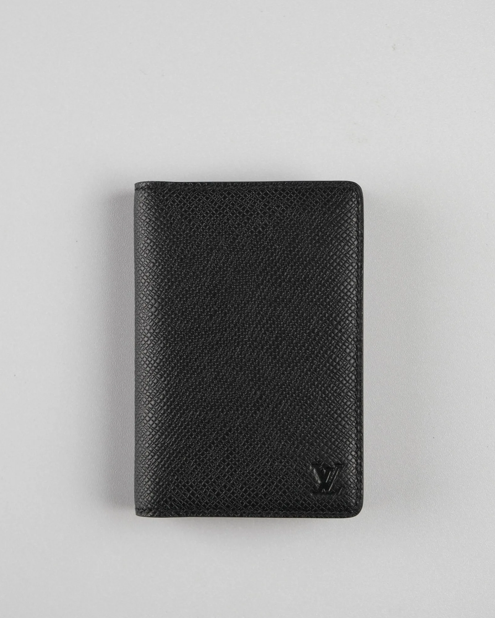 Ảnh Studio Ví đựng thẻ gập đôi da Taiga màu đen - Koi Leather