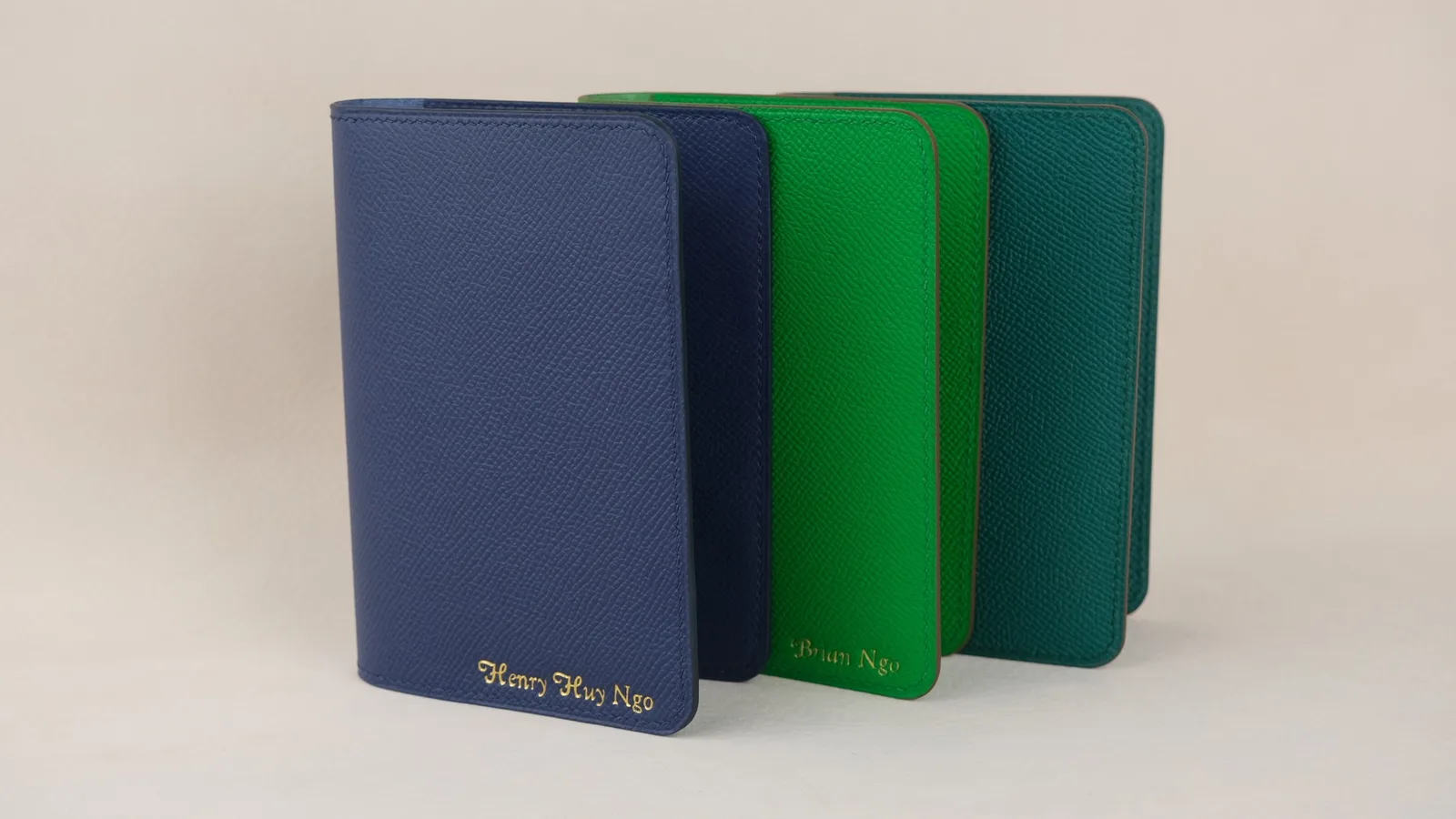 Ảnh Studio Bao da hộ chiếu da Epsom có ngăn thẻ và SIM - Koi Leather