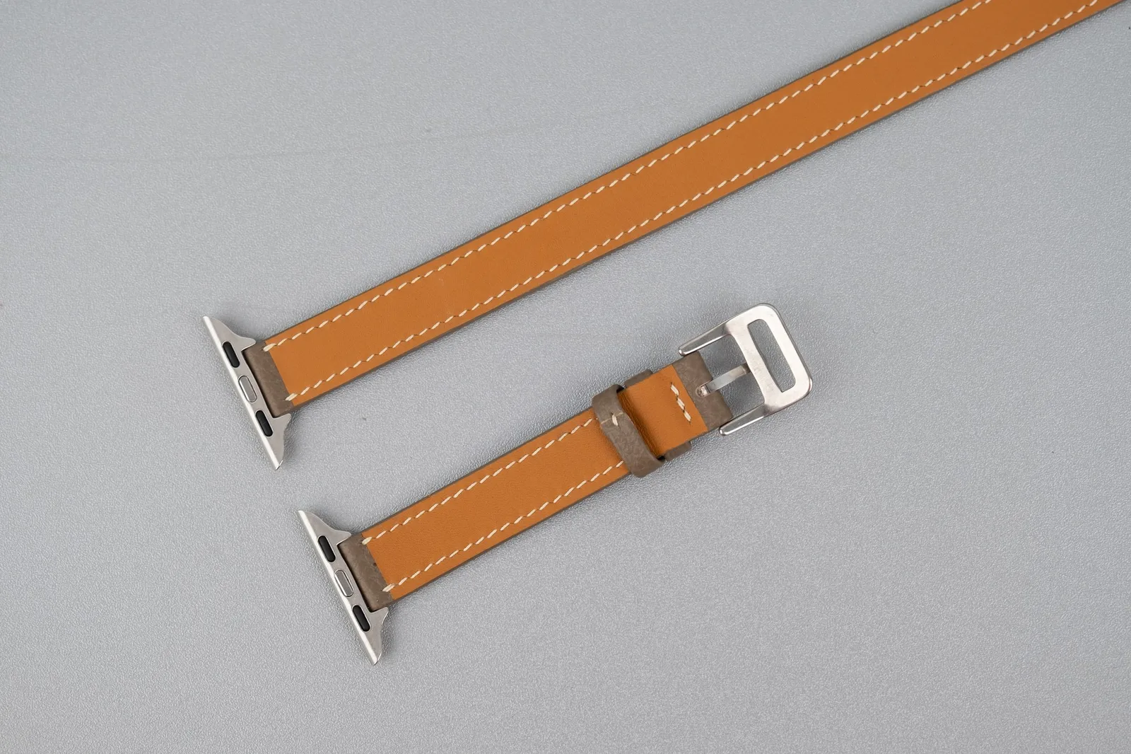 Ảnh Studio Dây Apple Watch Double Tour da Togo màu be - Koi Leather
