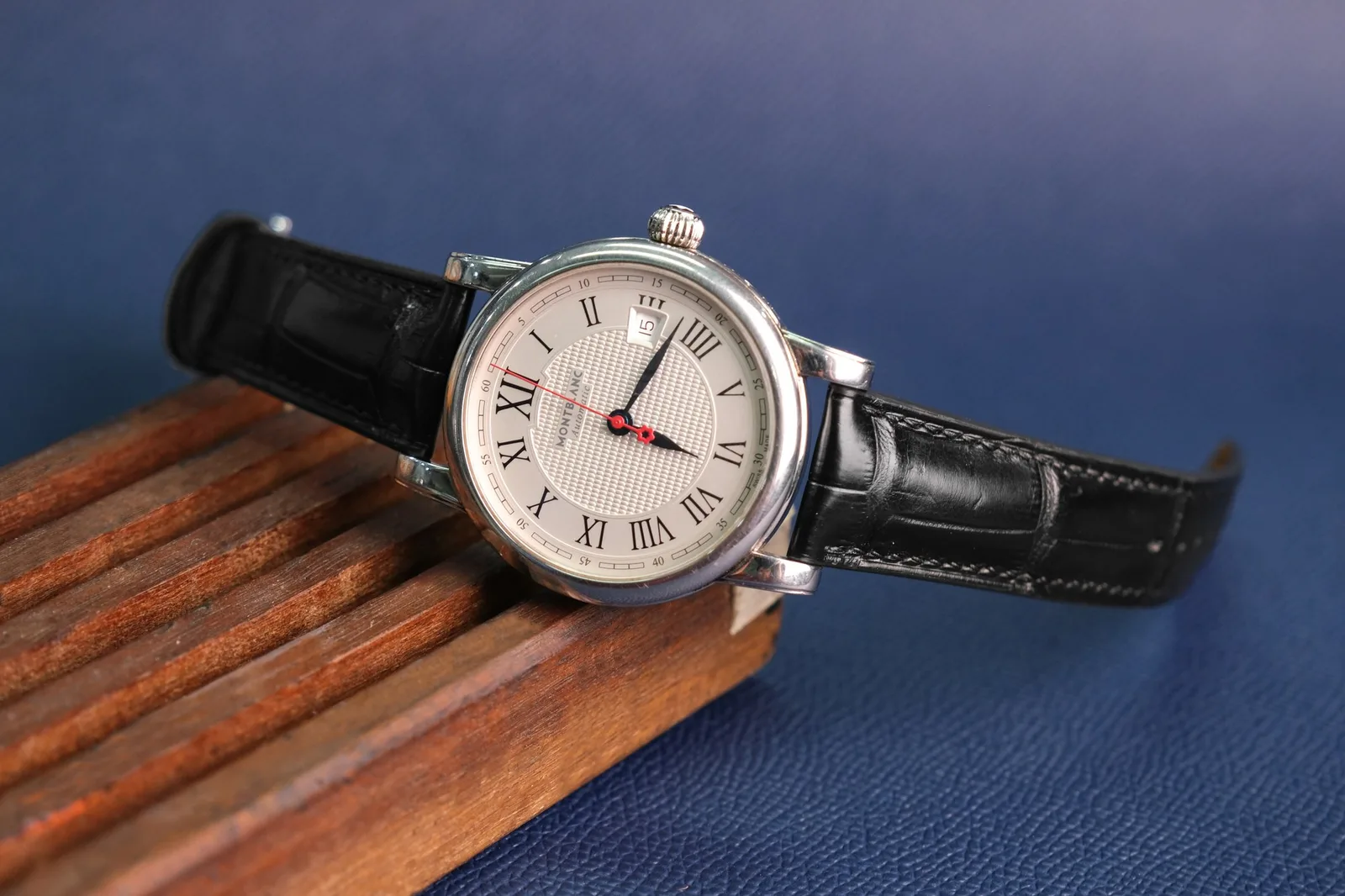 Ảnh Studio Dây đồng hồ da cá sấu màu đen cho Montblanc - Koi Leather