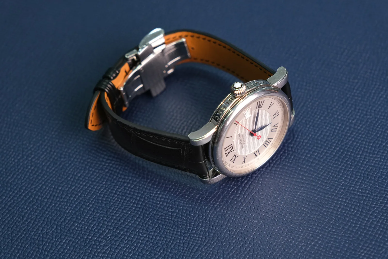 Ảnh Studio Dây đồng hồ da cá sấu màu đen cho Montblanc - Koi Leather