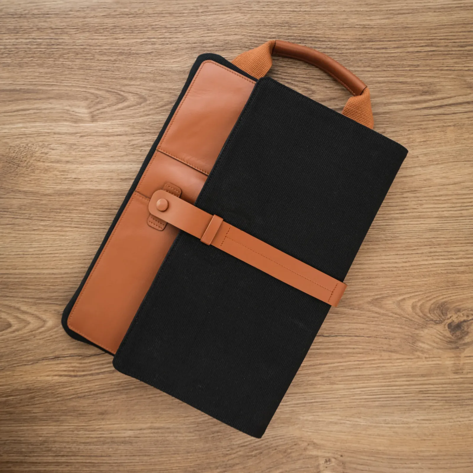 Ảnh Studio Bao da laptop phối canvas bên trong - KOI Leather