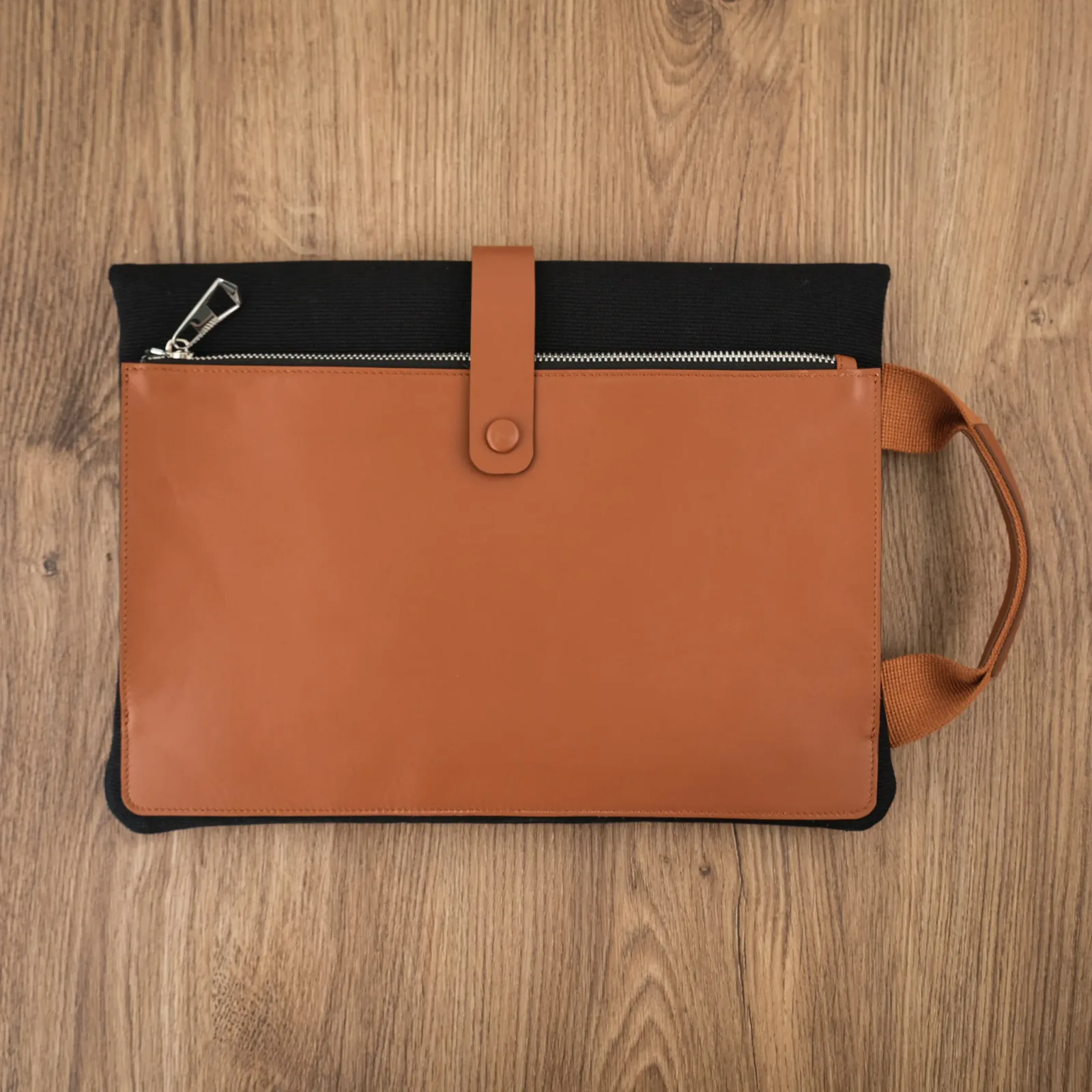 Ảnh Studio Bao da laptop phối canvas bên trong - KOI Leather