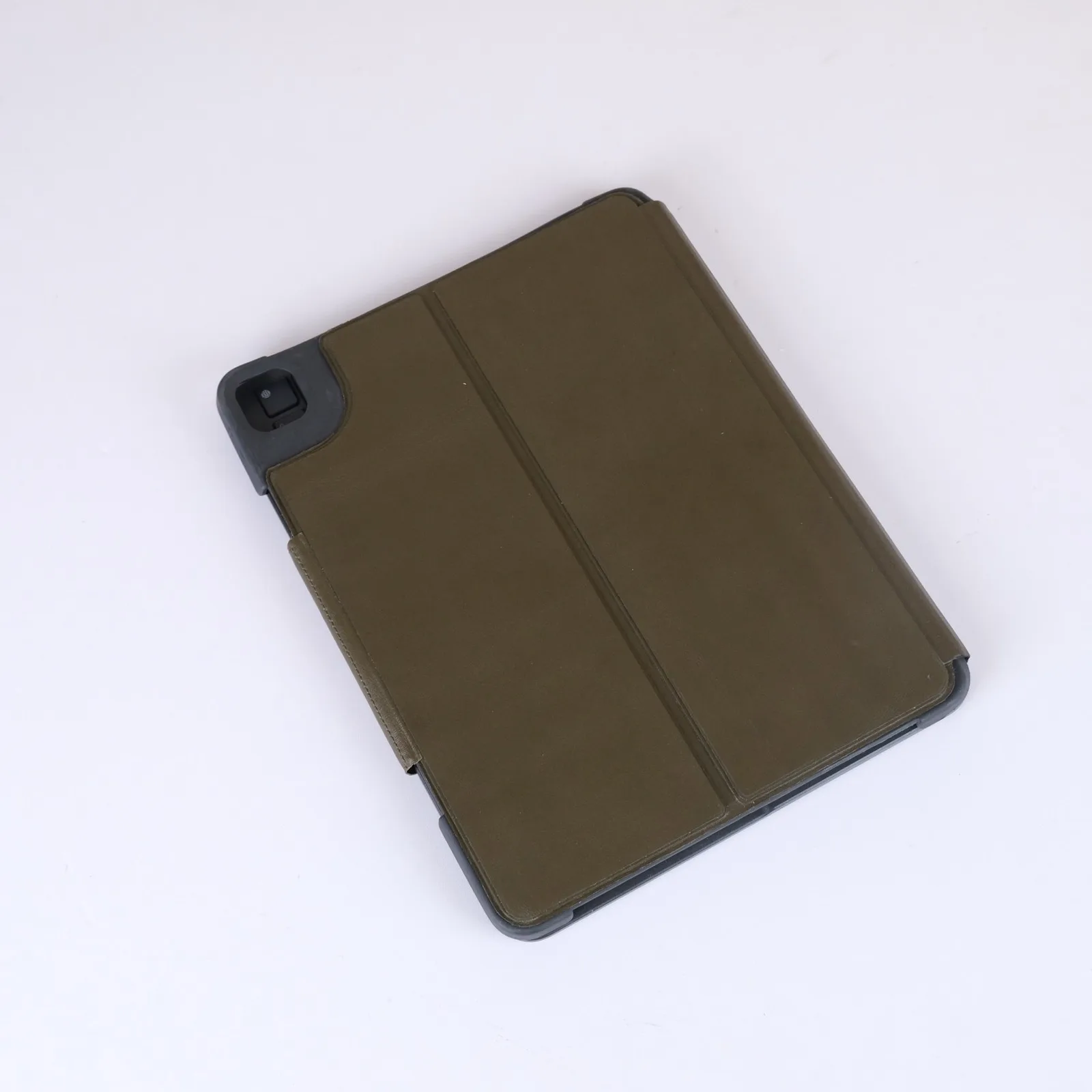 Ảnh Studio Bao da nắp gập cho iPad da bò màu xanh olive - Koi Leather