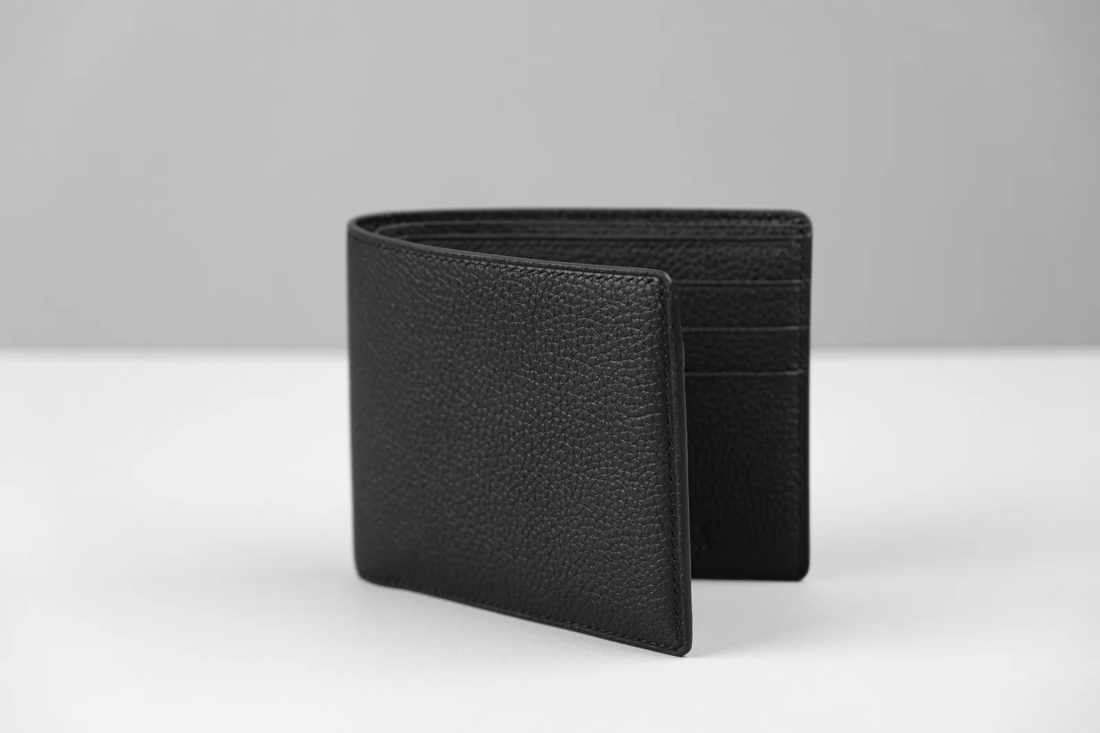 Ảnh Studio Ví nam da Togo dáng ngang gập đôi màu đen - Koi Leather