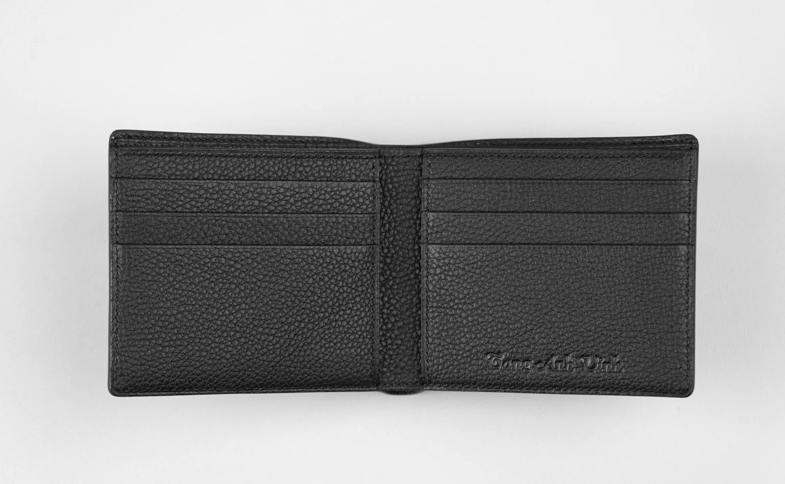 Ảnh Studio Ví nam da Togo dáng ngang gập đôi màu đen - Koi Leather