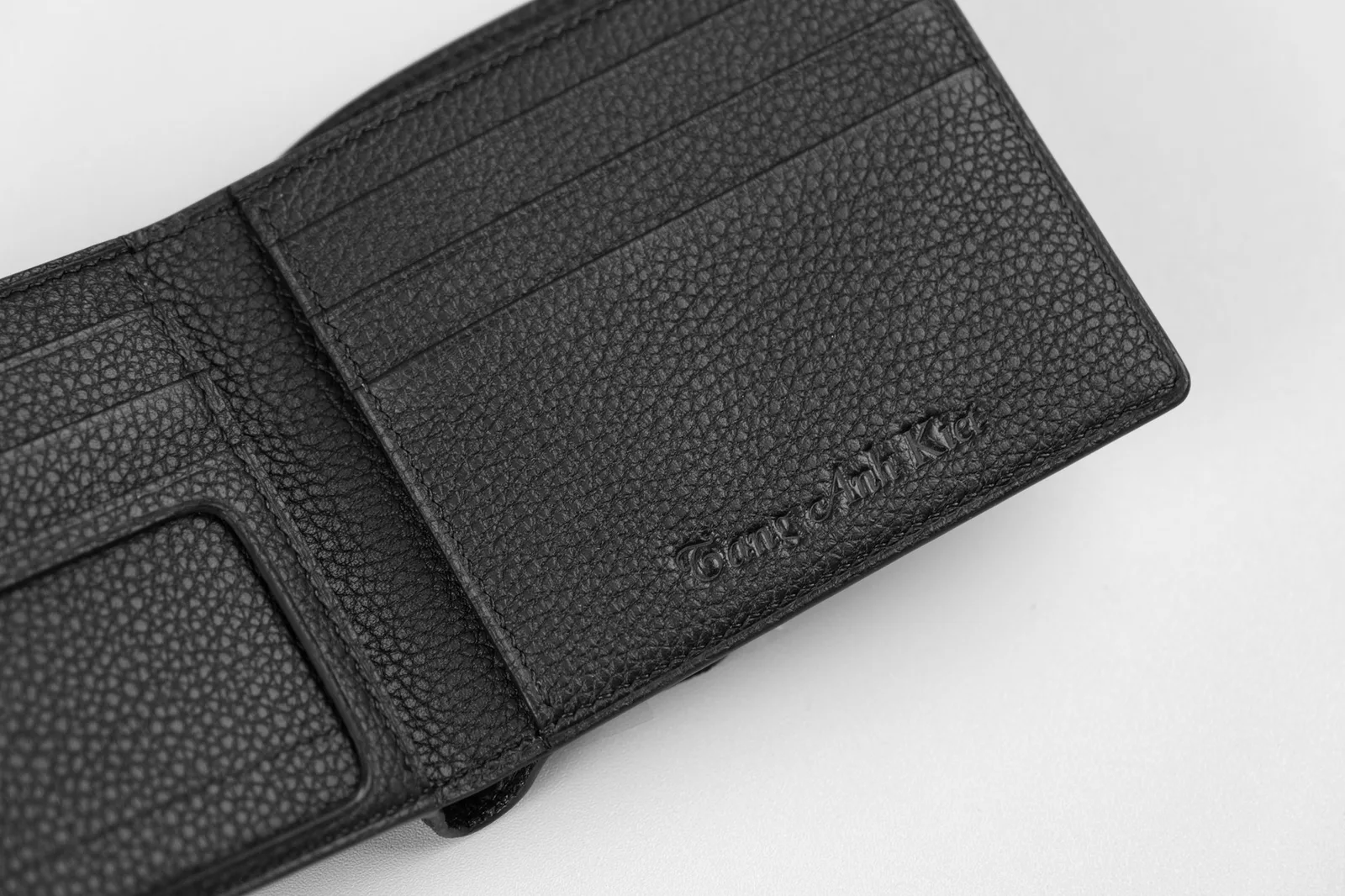Ảnh Ví nam da Togo dáng ngang gập đôi màu đen - Koi Leather