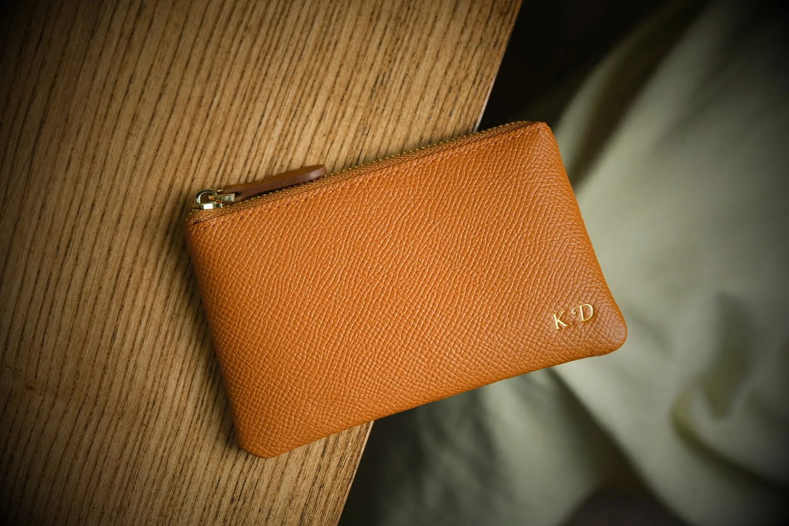 Ảnh Studio Ví zip mini da Epsom màu gold - Koi Leather