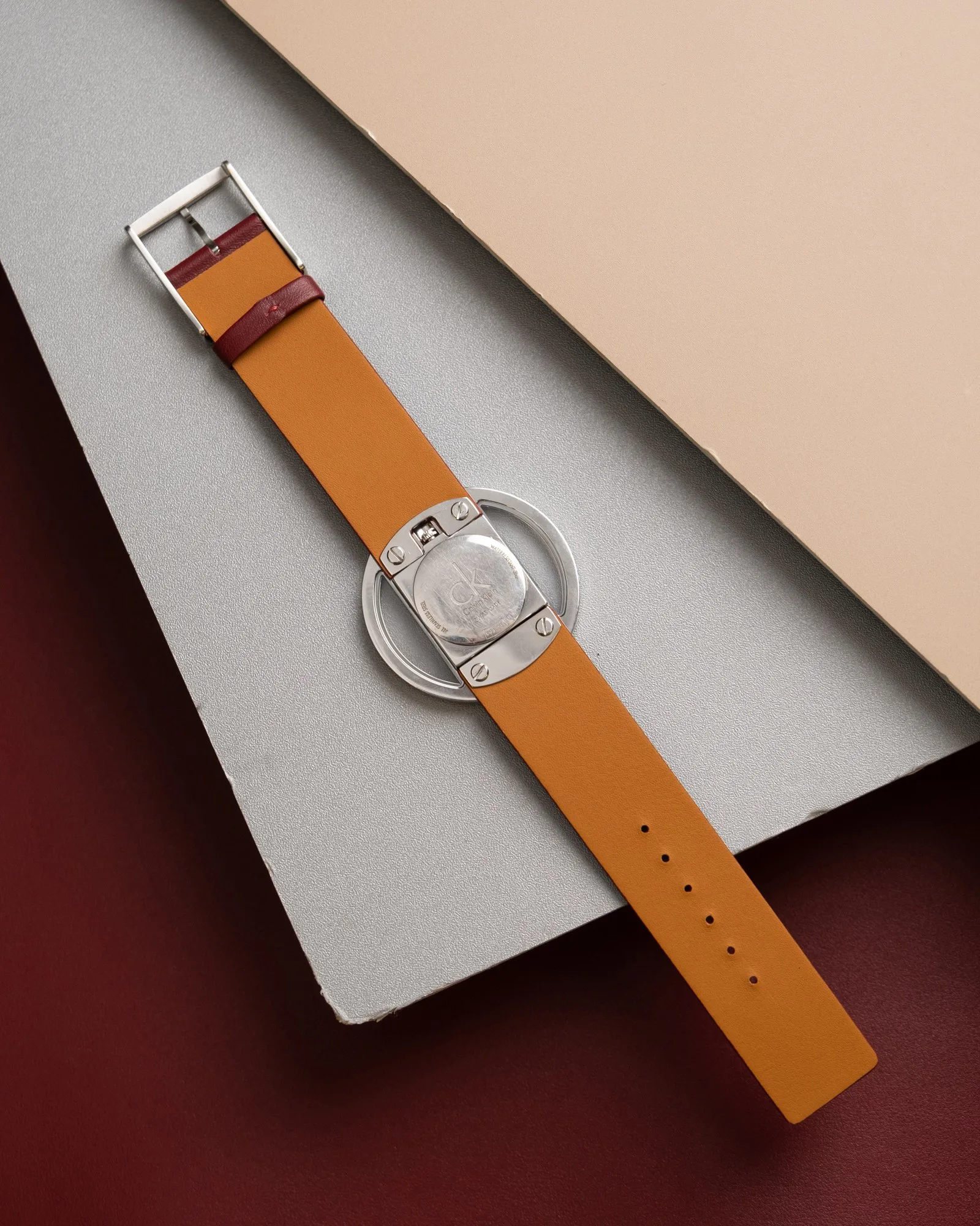 Ảnh Lifestyle Dây đồng hồ Calvin Klein da trơn màu đỏ đô không may viền - Koi Leather