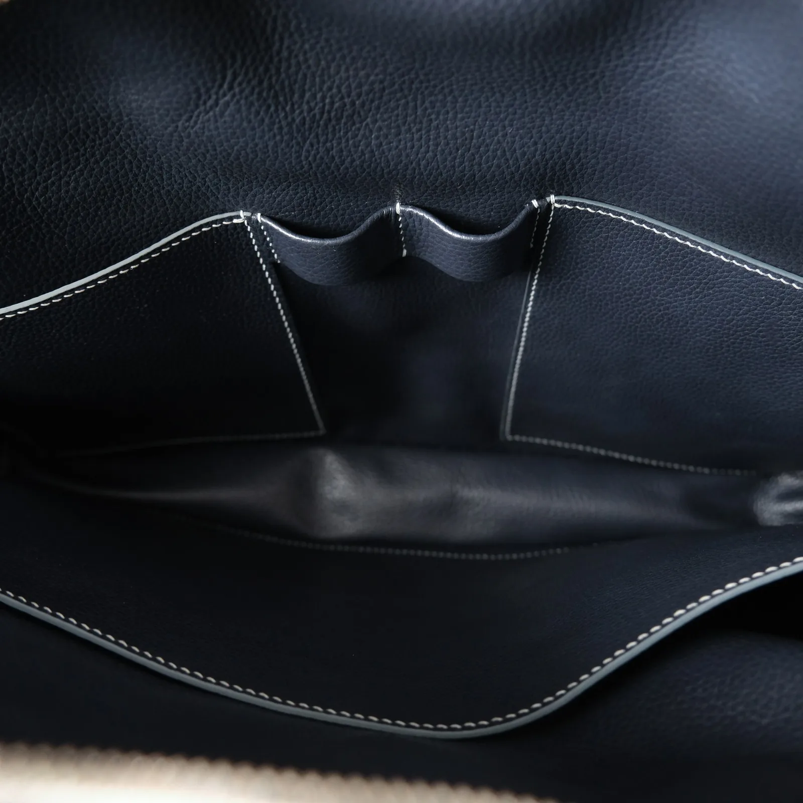 Ảnh Studio Túi xách da công sở đựng laptop màu xám phối chần trám - Koi Leather