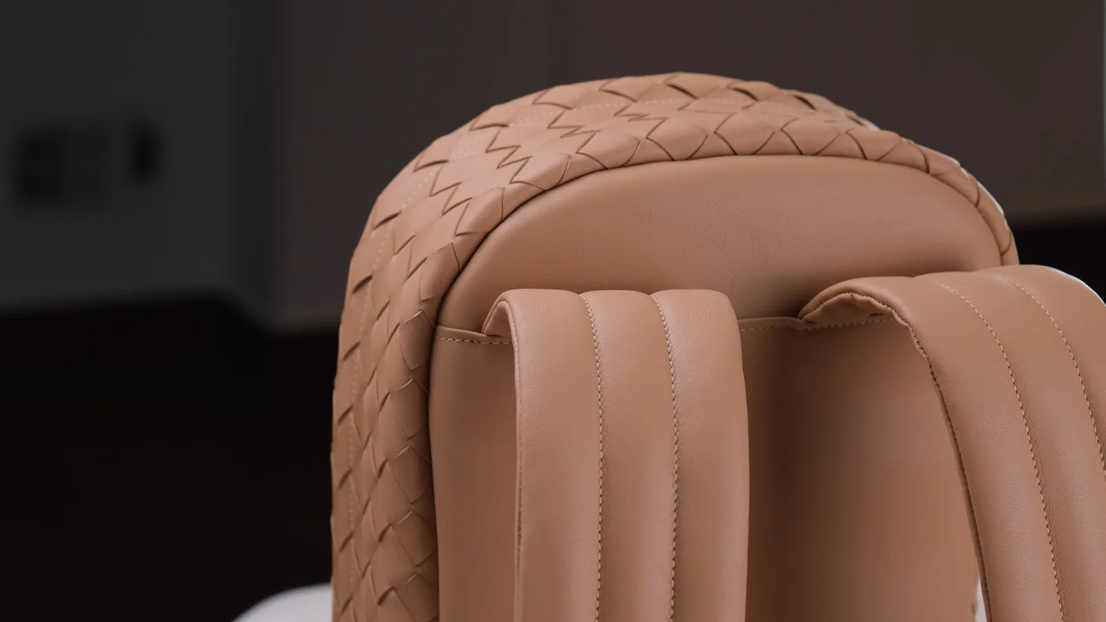 Ảnh Studio Balo da bò đan thủ công màu vàng bò - Koi Leather