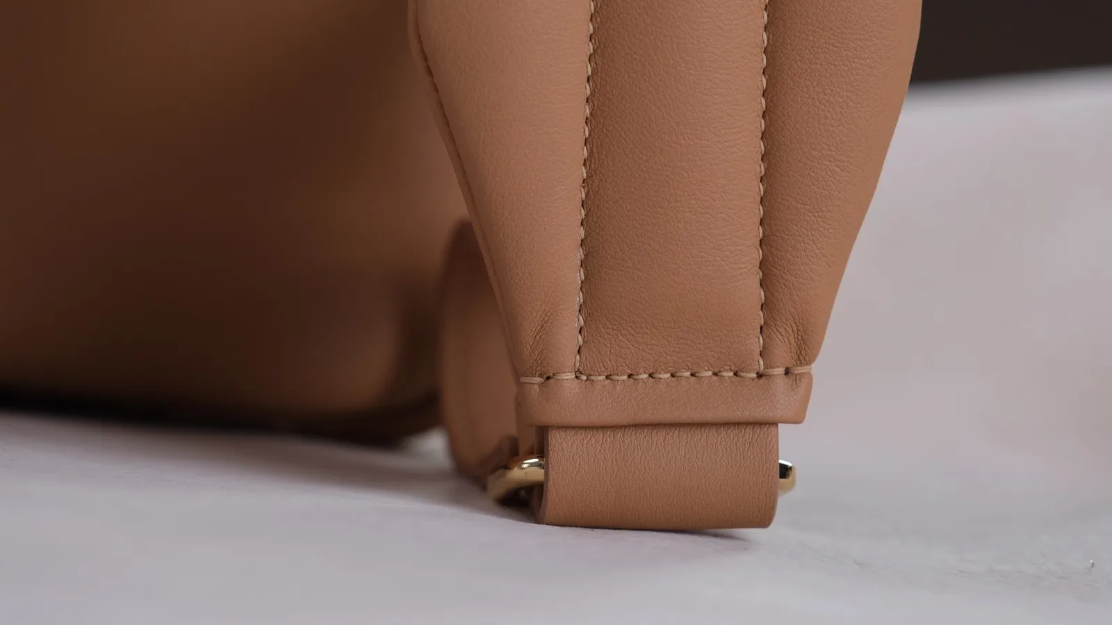 Ảnh Studio Balo da bò đan thủ công màu vàng bò - Koi Leather