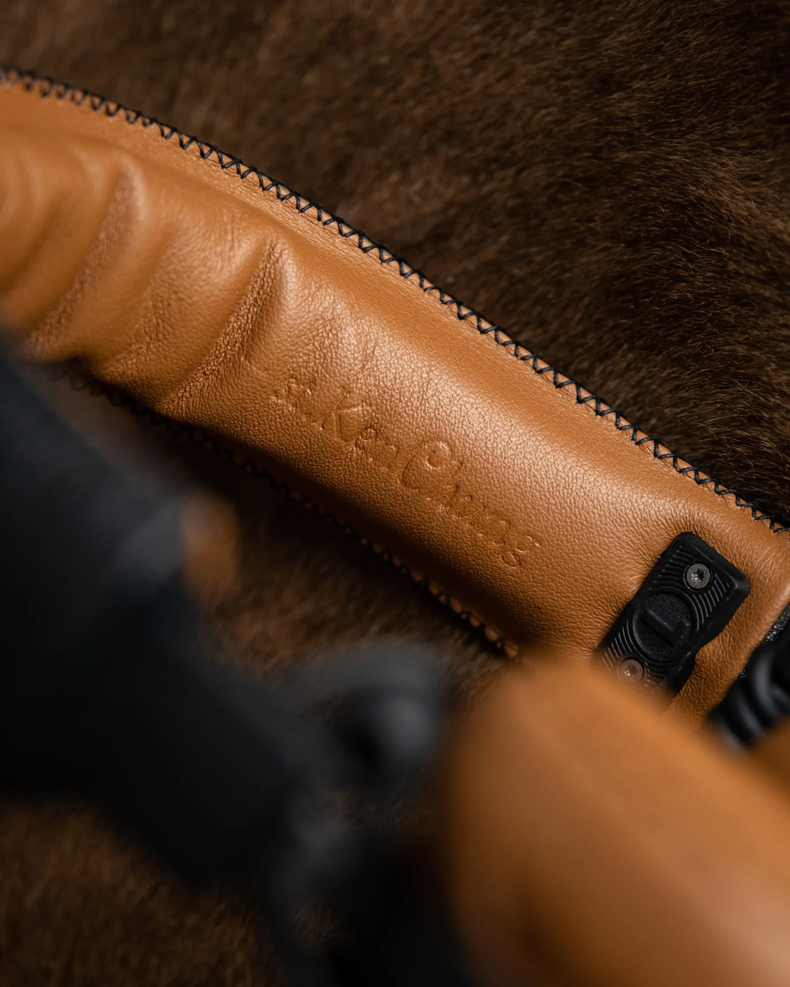 Ảnh Bọc da tai nghe chụp tai màu vàng bò phối đen - Koi Leather