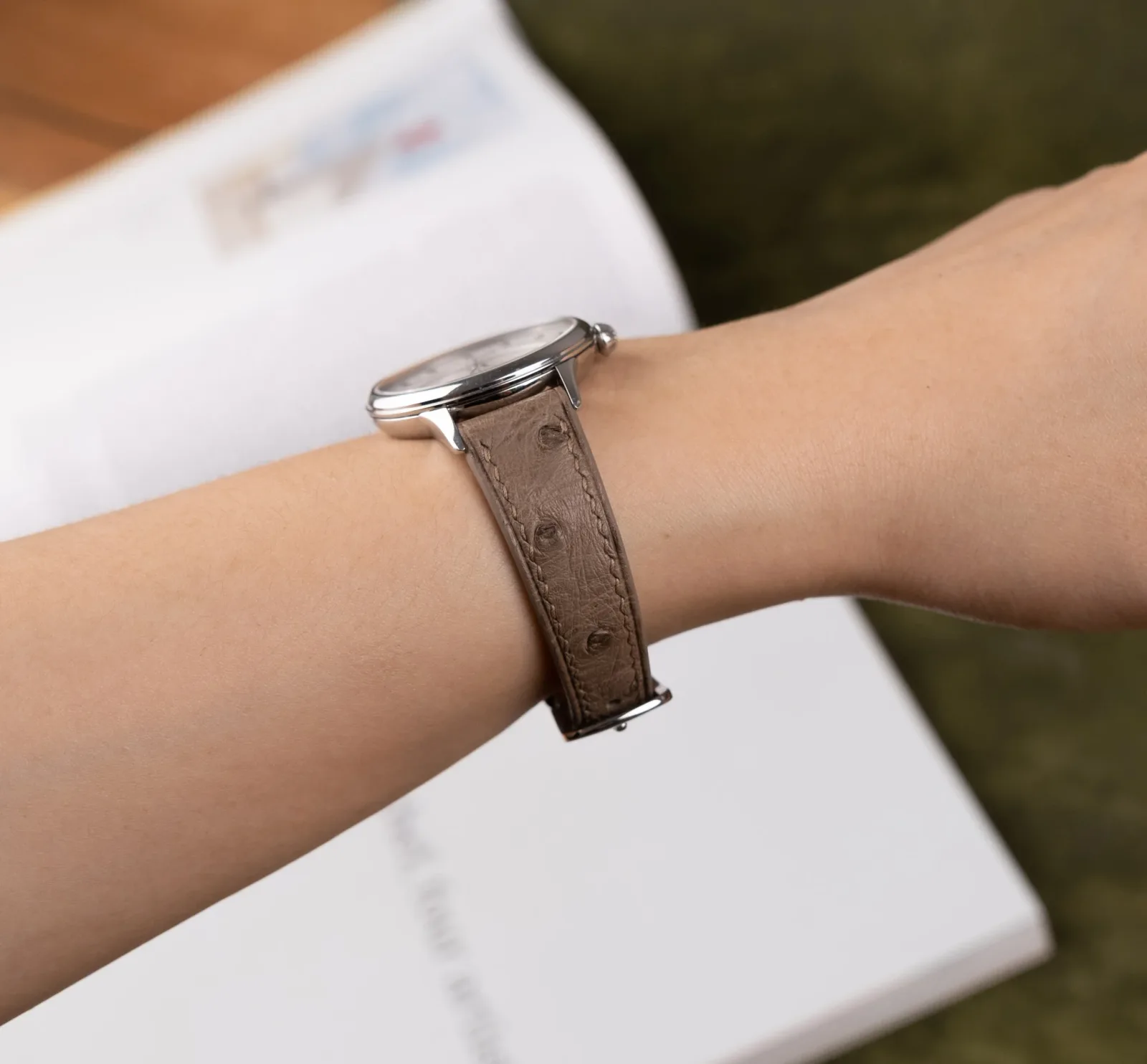Ảnh Studio Dây đồng hồ đà điểu xám - Koi Leather