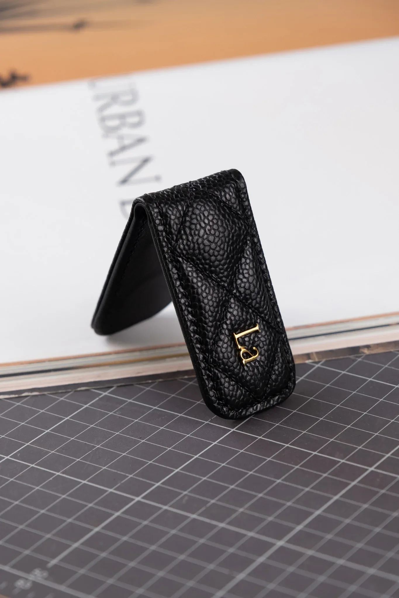 Ảnh Studio Money clip LaTe - May trám - 2 tag - Koi Leather