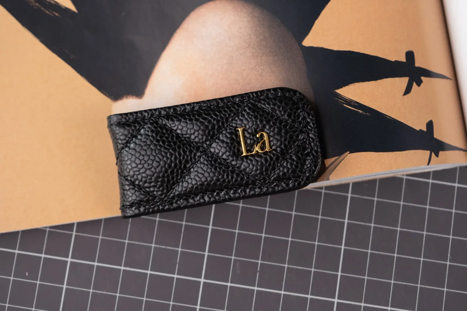 Ảnh Studio Money clip LaTe - May trám - 2 tag - Koi Leather
