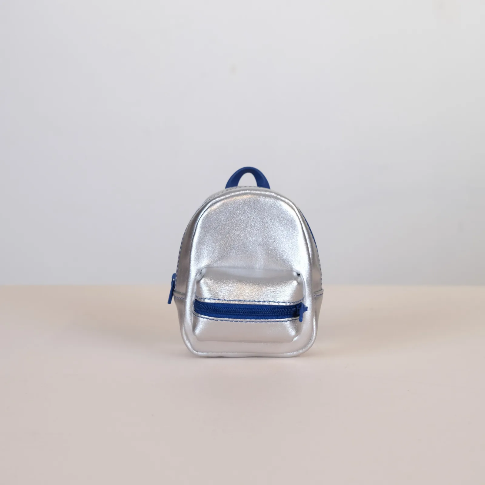 Ảnh Studio Charm balo mini da màu bạc phối xanh navy - Koi Leather