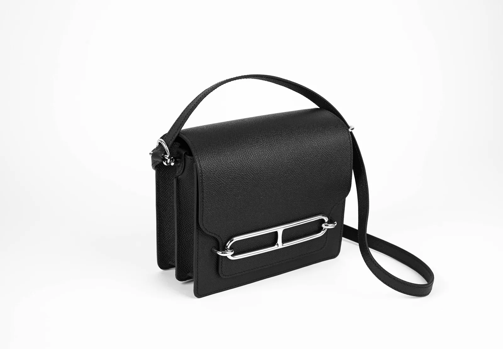 Ảnh Studio Túi đeo vai da Epsom đen nắp gập khóa mắt xích - Koi Leather