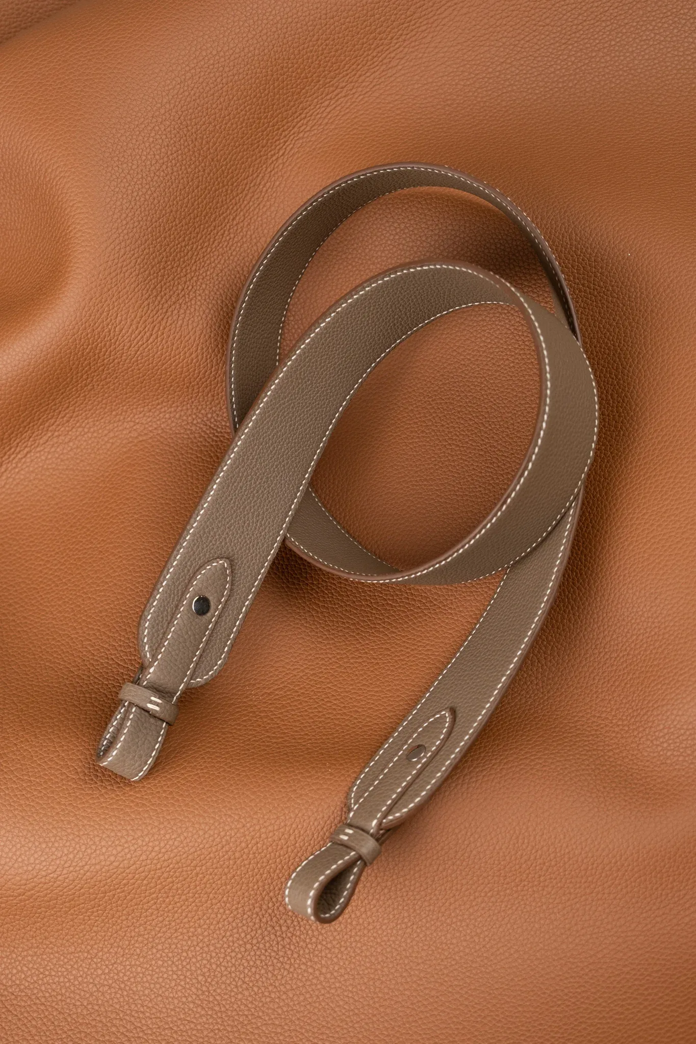 Ảnh Studio Dây nịt - Koi Leather