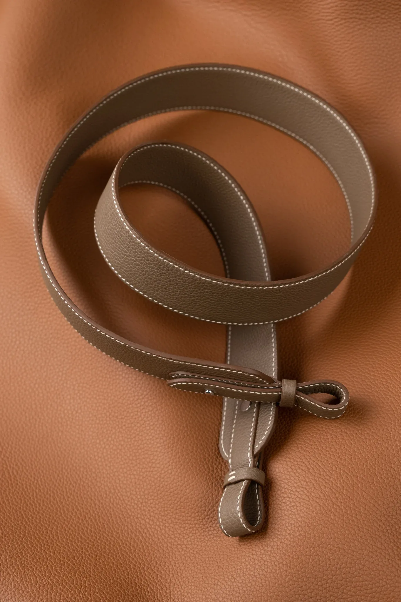 Ảnh Studio Dây nịt - Koi Leather