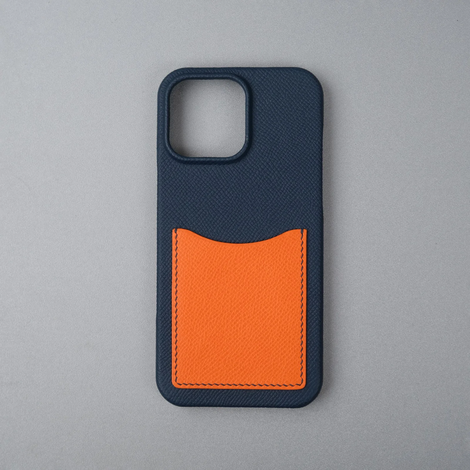 Ảnh Studio Ốp lưng iPhone da Epsom xanh navy phối ngăn thẻ cam - Koi Leather