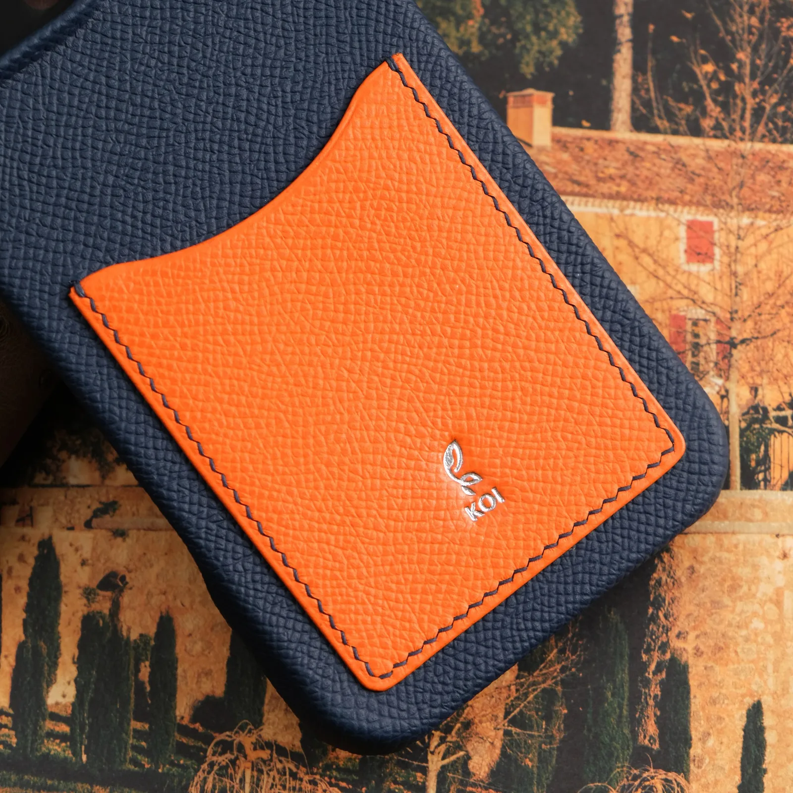 Ảnh Ốp lưng iPhone da Epsom xanh navy phối ngăn thẻ cam - Koi Leather
