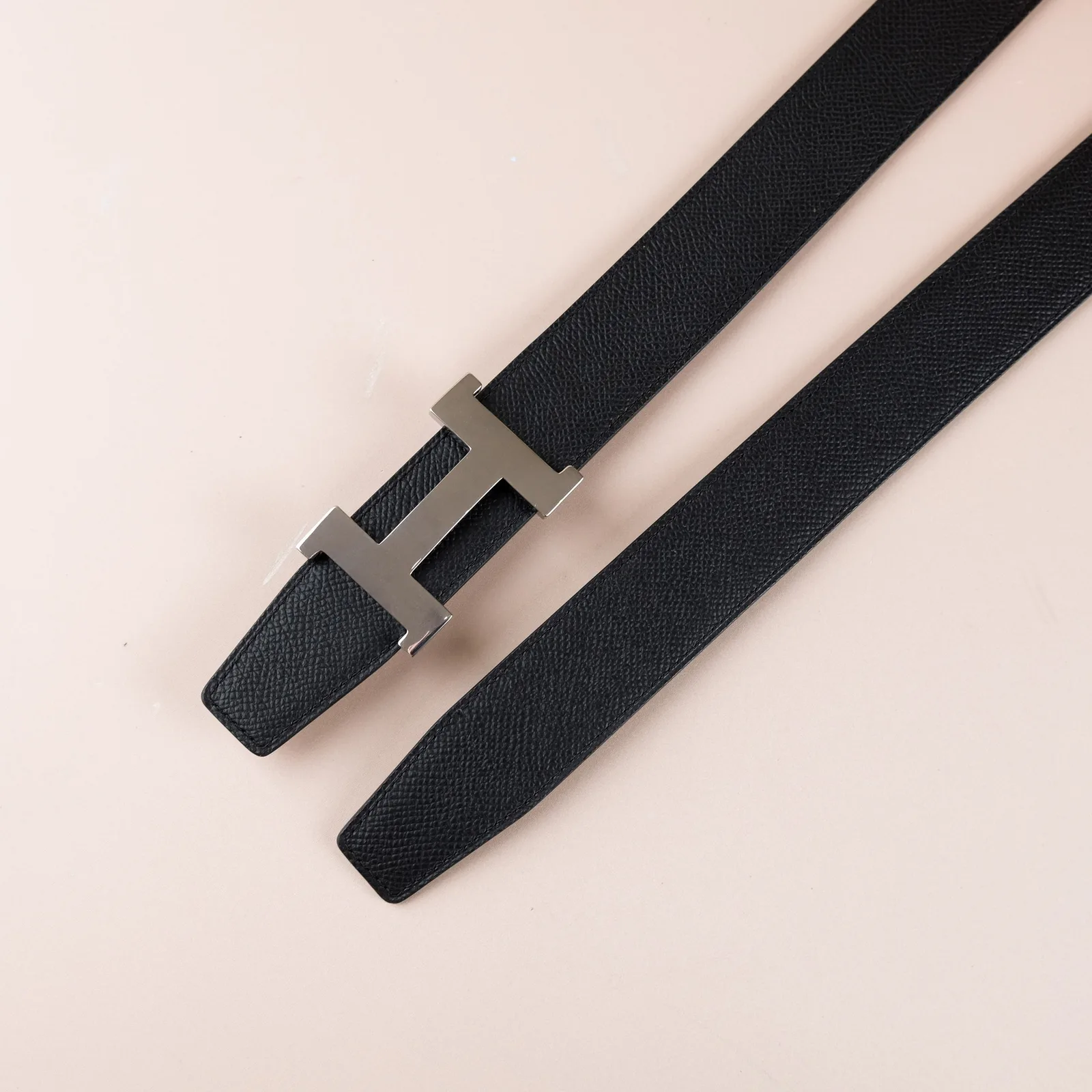 Ảnh Studio Dây thắt lưng da Epsom đen lót Togo Gold khoá chữ H - Koi Leather