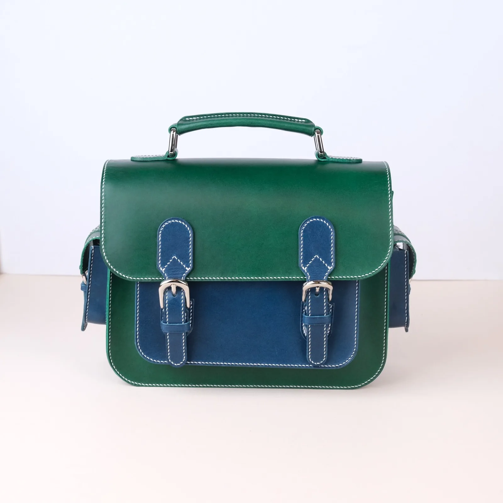 Ảnh Studio Túi da dáng satchel phối màu xanh lá và xanh navy - Koi Leather