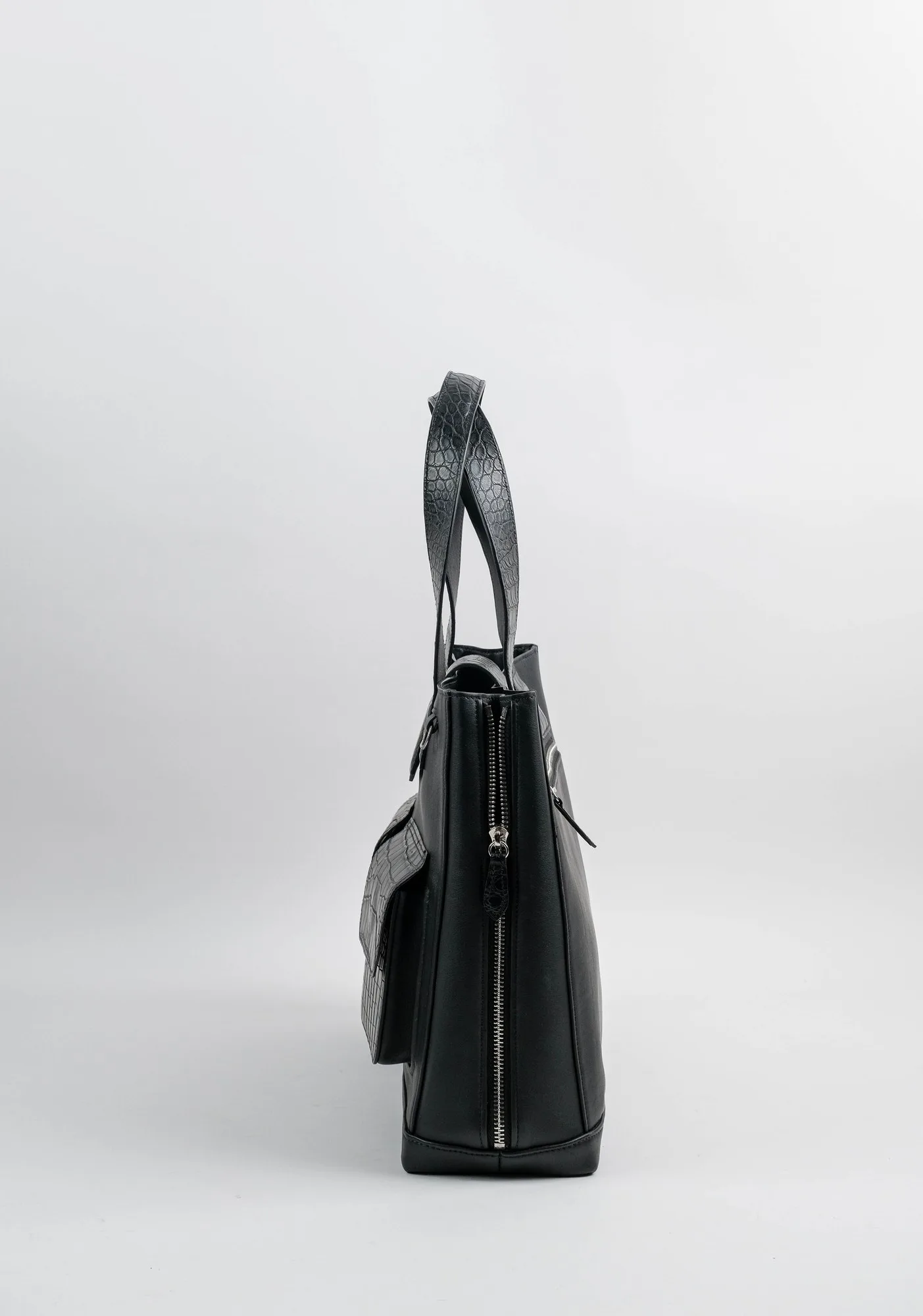 Ảnh Studio Túi tote Ouroboros da bò phối da cá sấu màu đen - Koi Leather