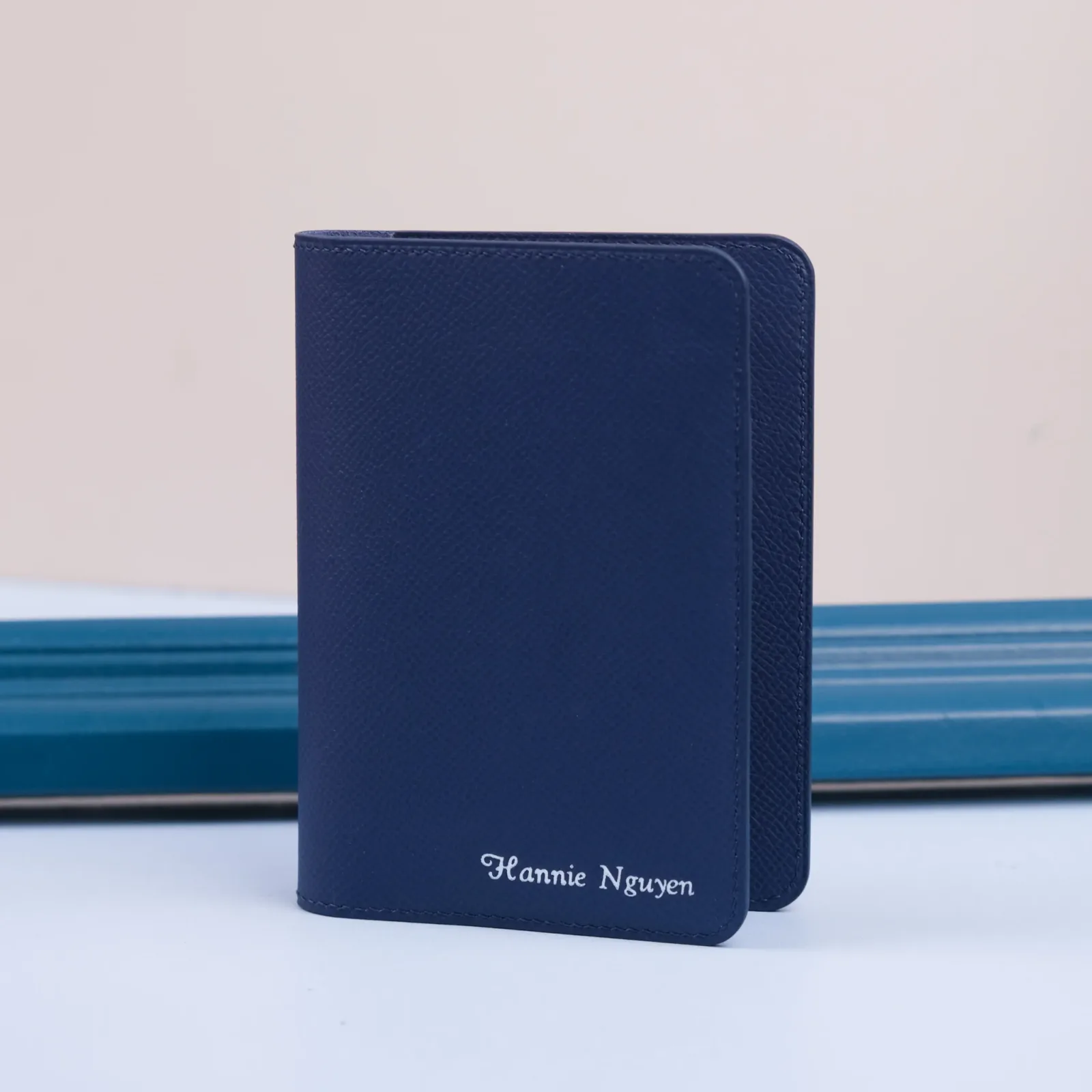 Ảnh Studio Ví đựng hộ chiếu - epsom navy - KOI Leather