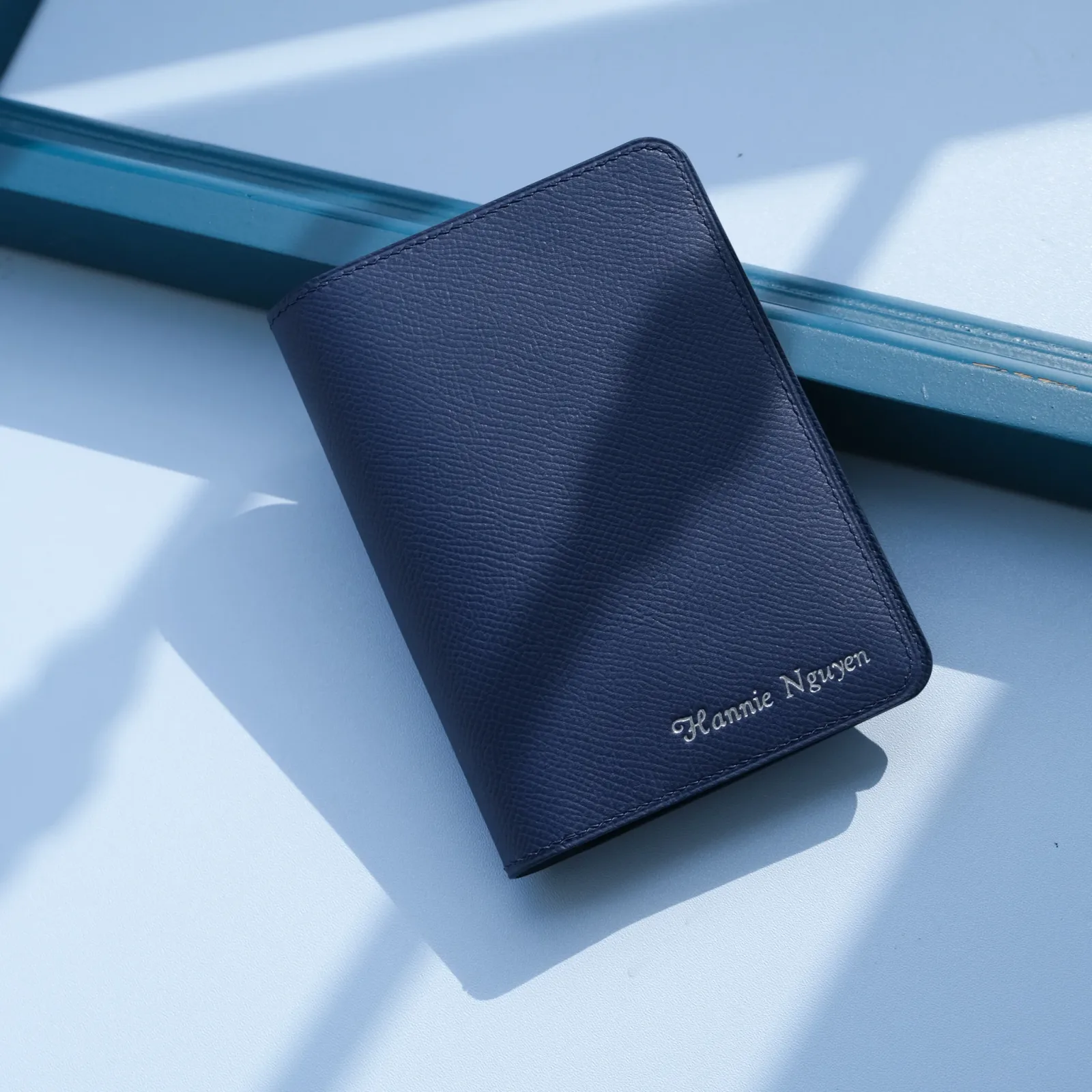 Ảnh Studio Ví đựng hộ chiếu - epsom navy - KOI Leather
