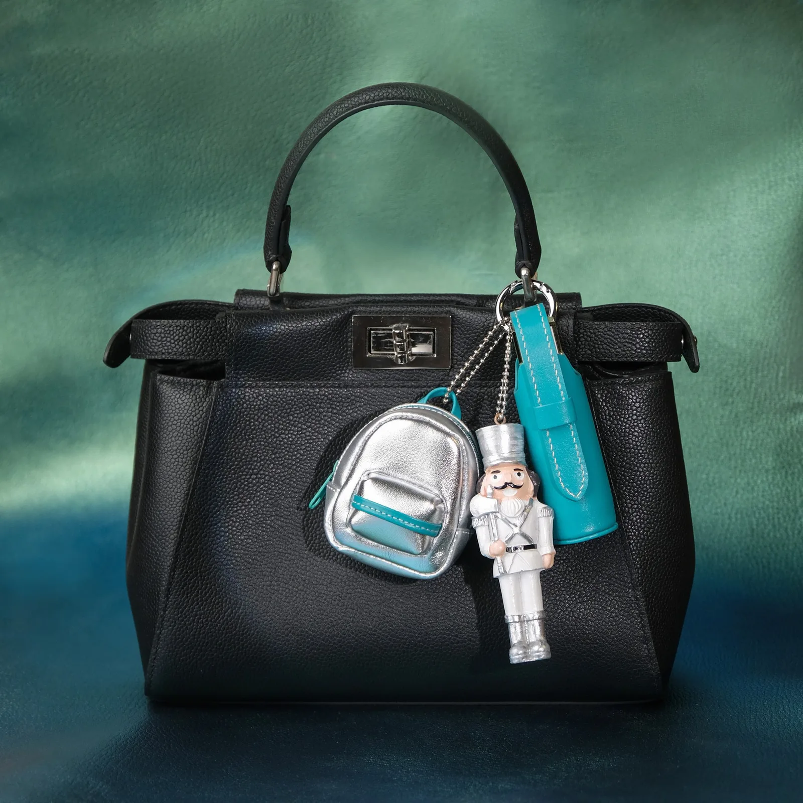 Ảnh Lifestyle Bộ charm đeo túi da bò gồm bao đựng son và balo mini - Koi Leather
