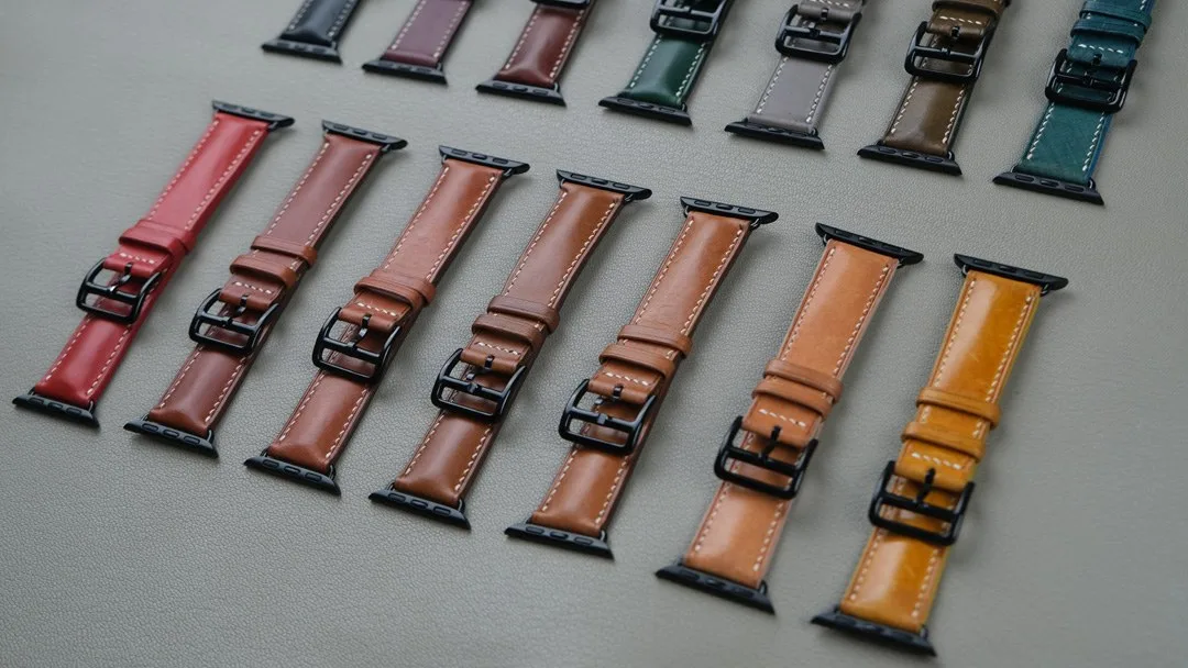 Ảnh Studio Dây da Apple Watch đi kèm adapter và khóa kim đen - Koi Leather