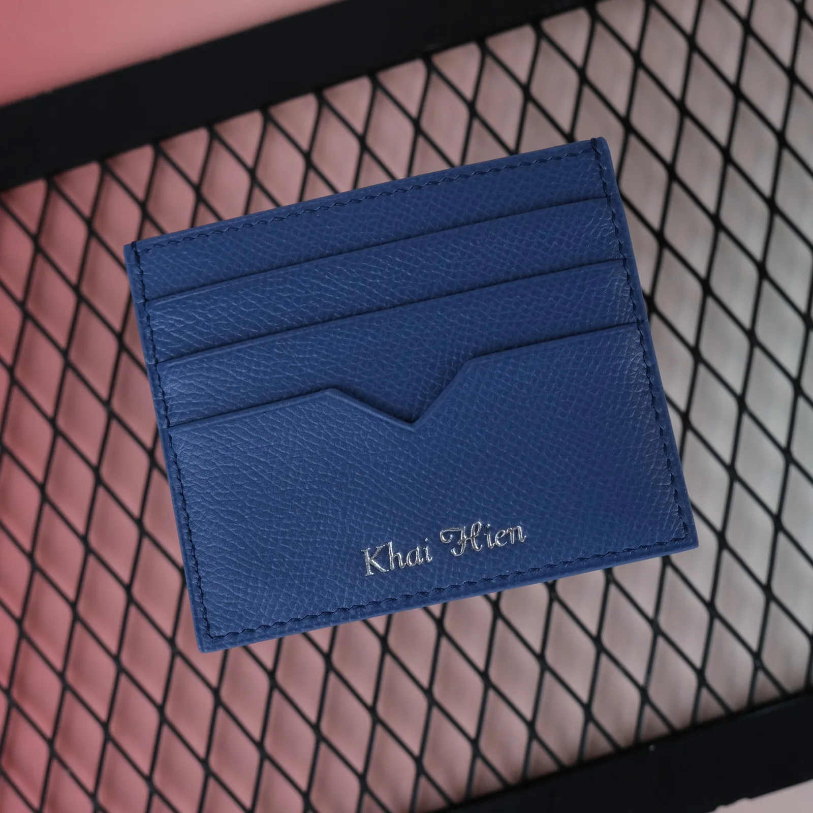 Ảnh Studio Ví đựng thẻ da bò Epsom màu xanh dương 6 ngăn - Koi Leather