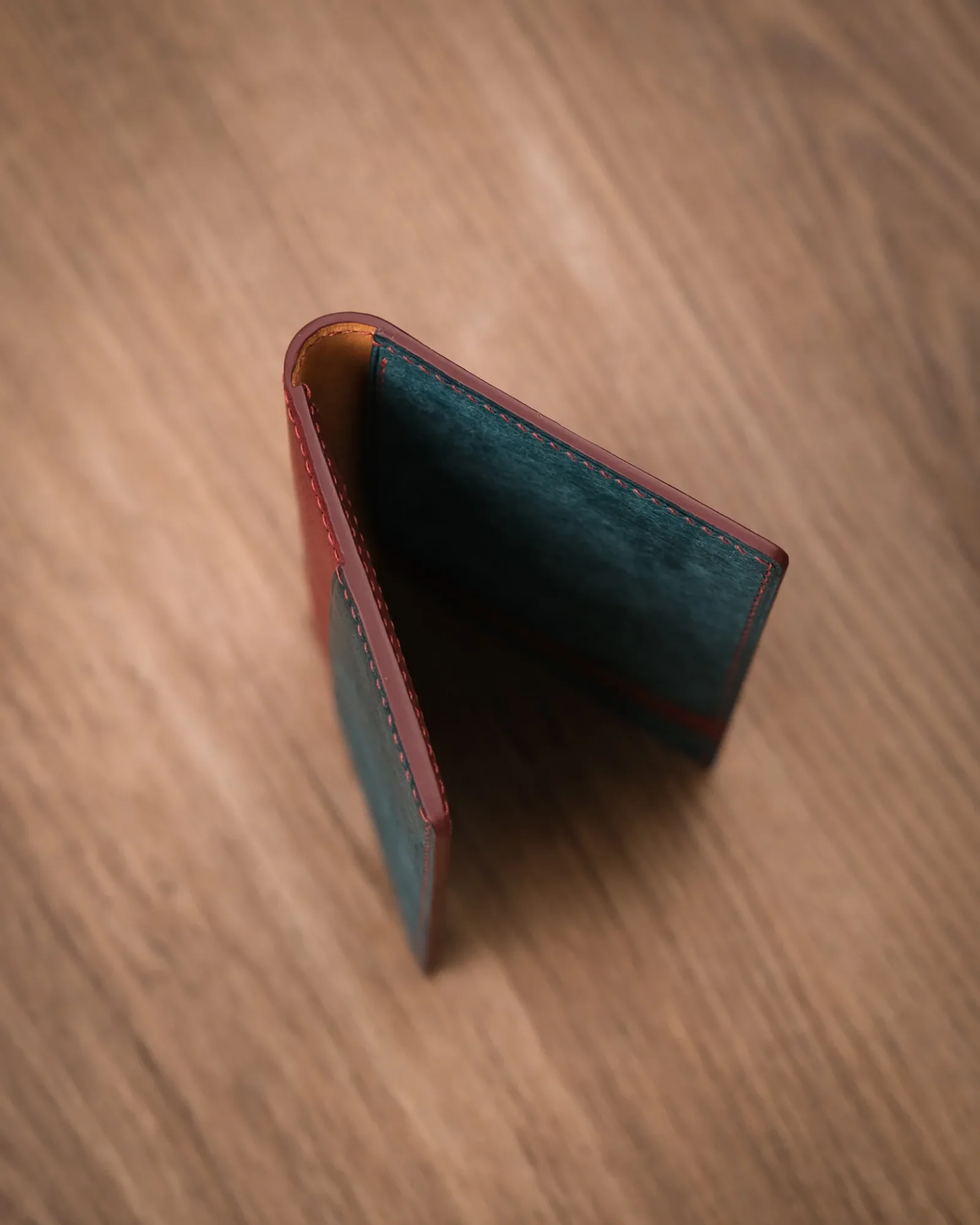 Ảnh Studio card holder - KOI Leather