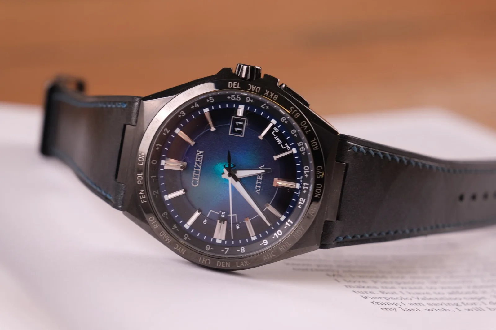 Ảnh Studio Dây đồng hồ da bò Pueblo đen cho Citizen Attesa - Koi Leather
