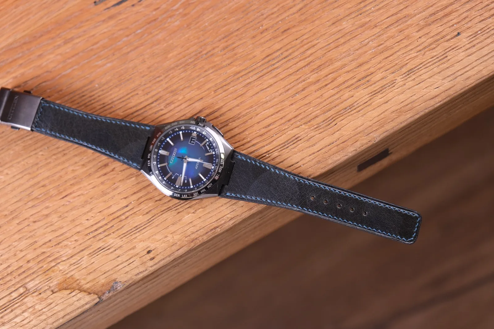 Ảnh Studio Dây đồng hồ da bò Pueblo đen cho Citizen Attesa - Koi Leather