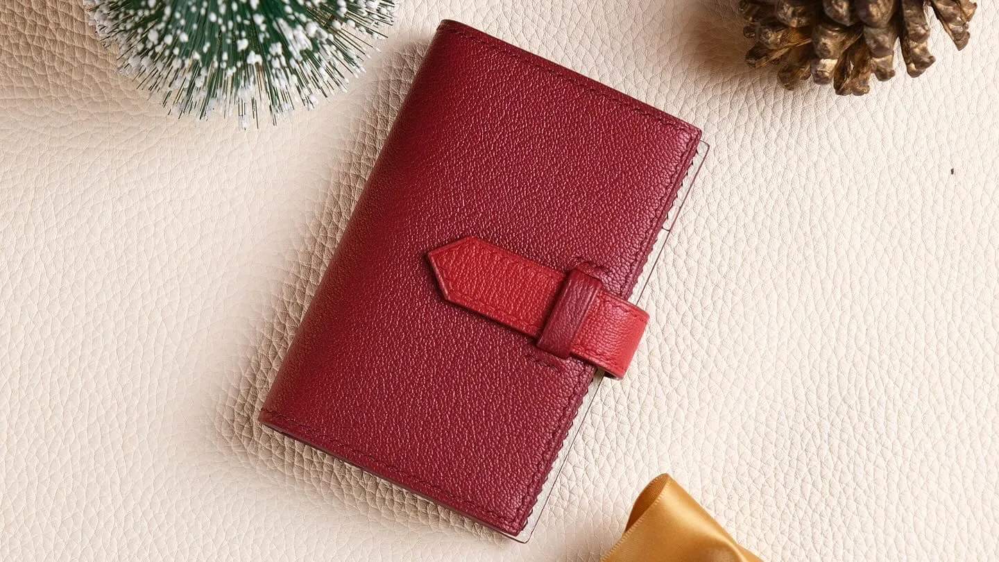 Ảnh Studio Ví đựng thẻ bifold da dê Alran màu đỏ phối xám có quai cài - Koi Leather