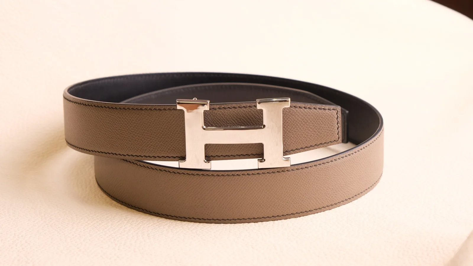 Ảnh Studio Dây lưng da Epsom phối Swift màu Etoupe bản 38mm - Koi Leather